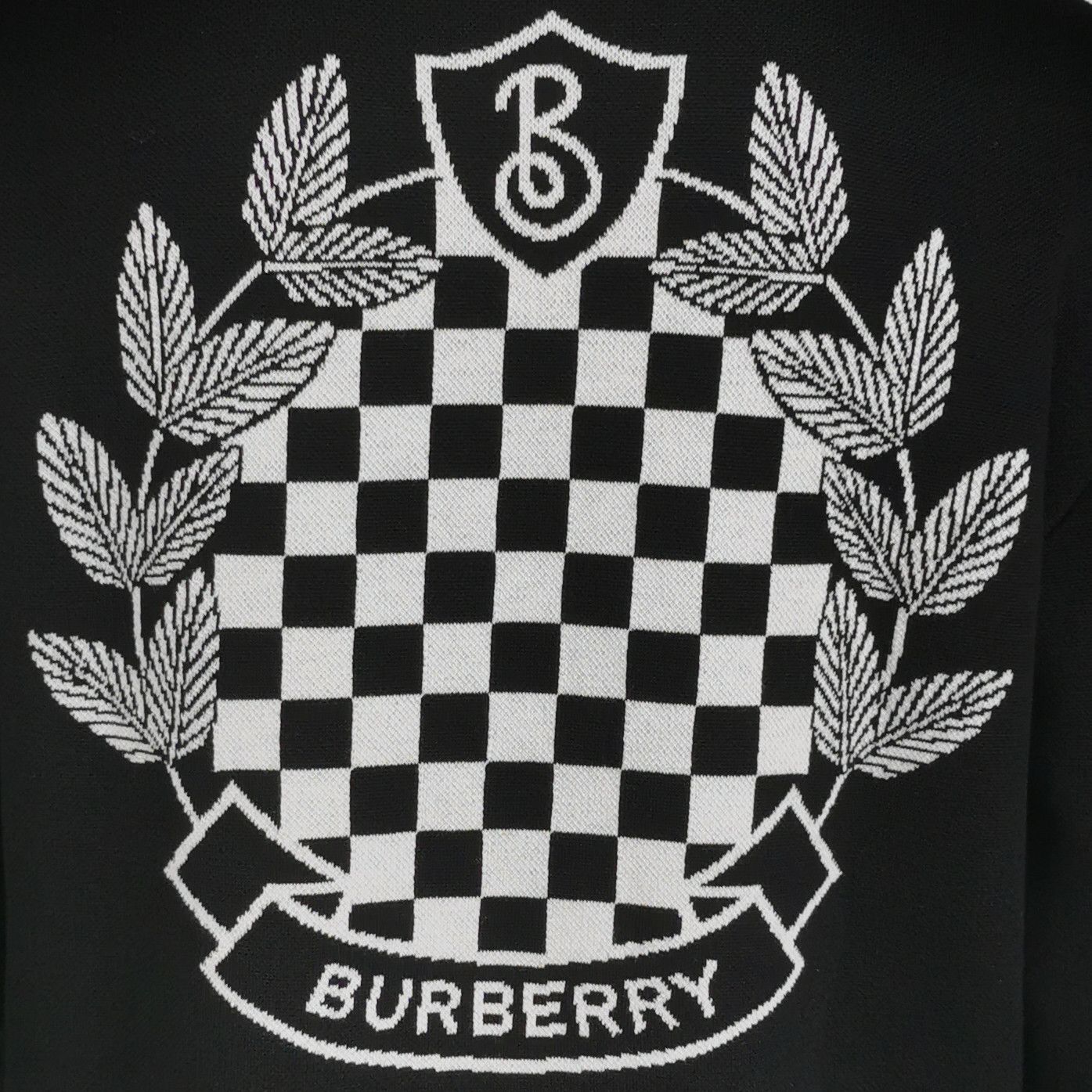 Burberry Burberry Crest Graphic V-Neck Jacket Size S Size US S / EU 44-46 / 1 - 4 Thumbnail