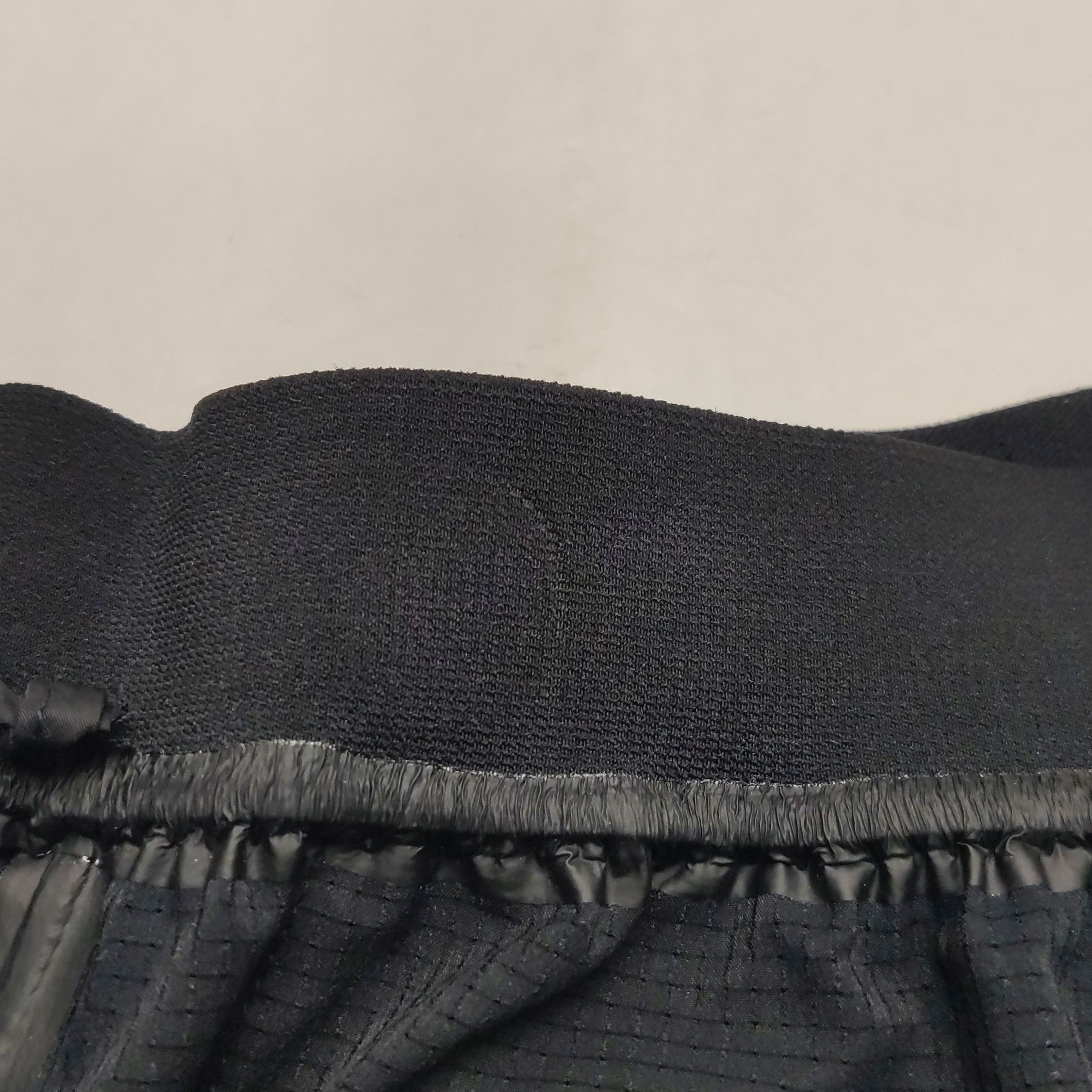 Prada Prada Linea Rossa Logo Shorts Size 30 Size US 30 / EU 46 - 11 Thumbnail