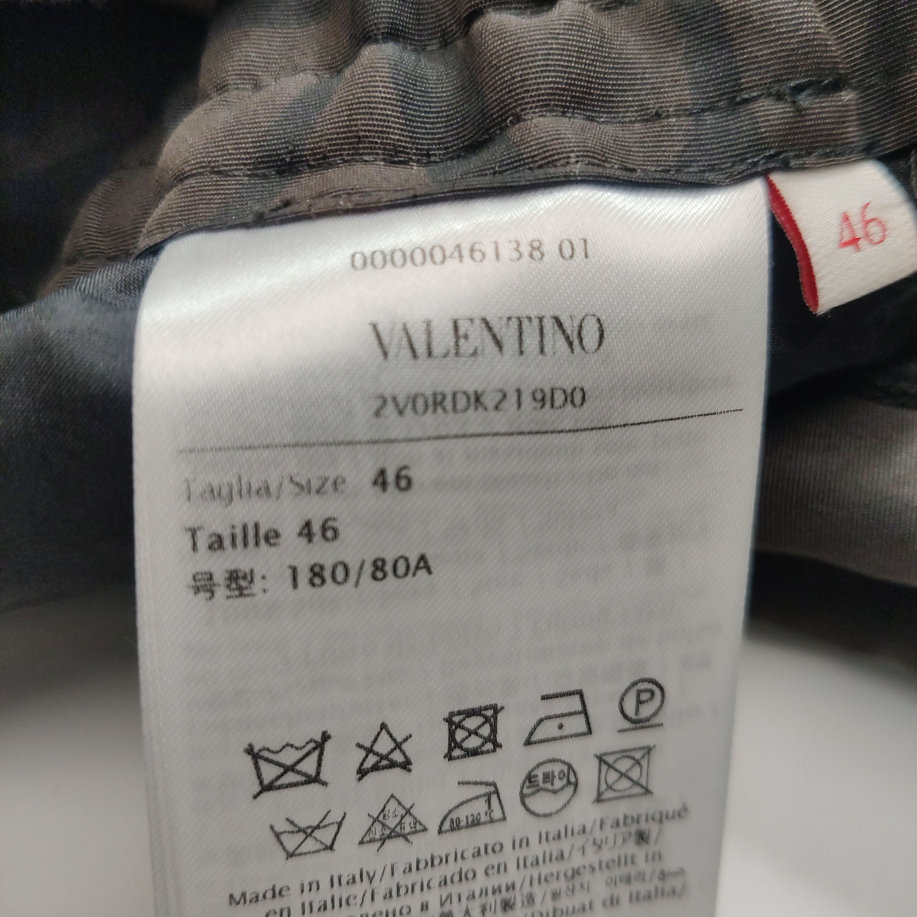 Valentino Valentino V-Logo Monogram Silk Shorts Size 30 Size US 30 / EU 46 - 7 Thumbnail
