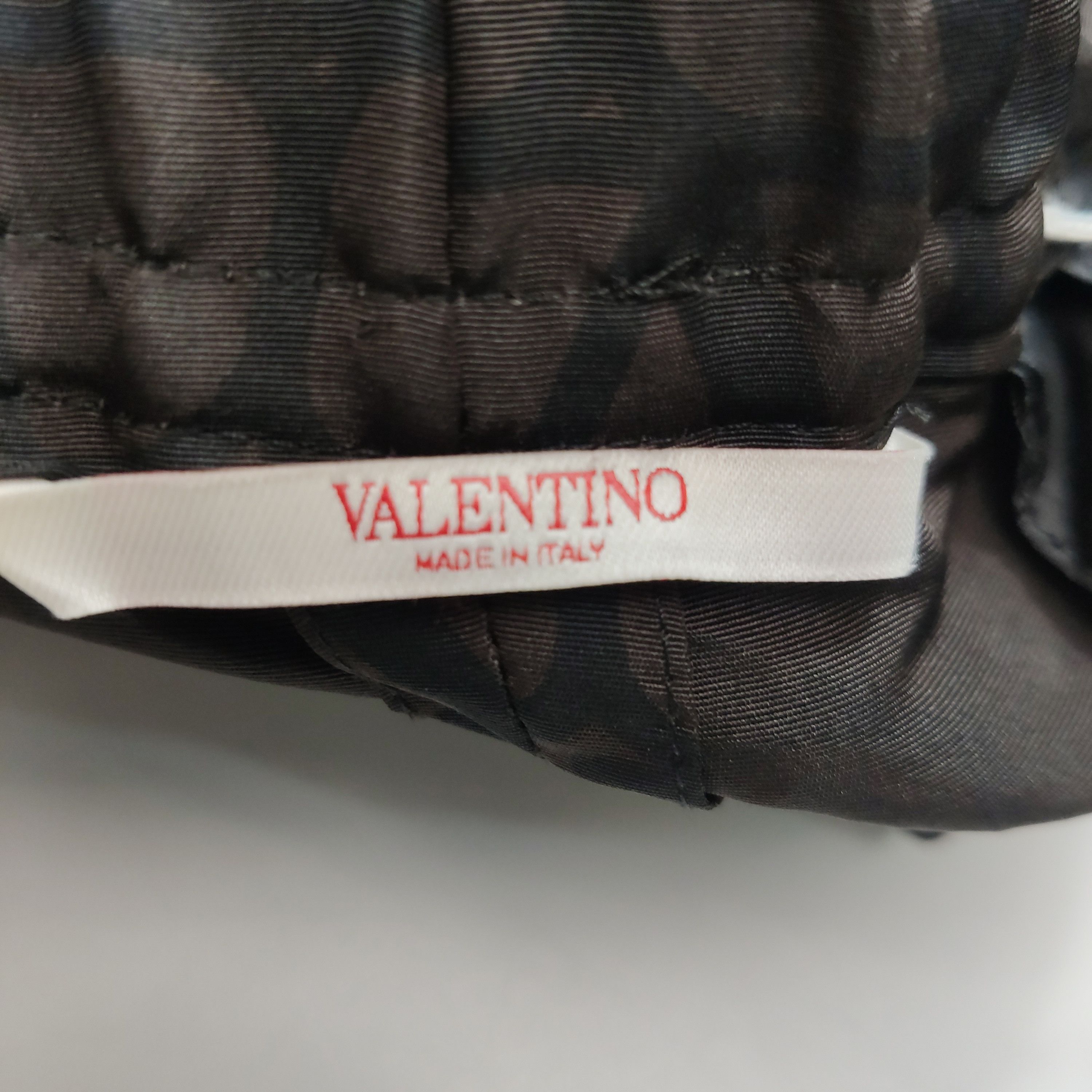 Valentino Valentino V-Logo Monogram Silk Shorts Size 30 Size US 30 / EU 46 - 5 Thumbnail