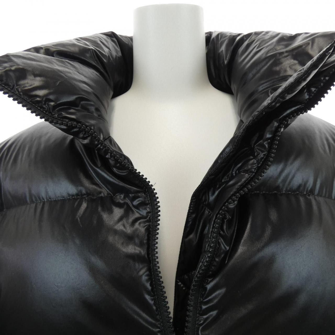 Valentino Valentino Valentino Down Jacket Textile Outerwear UB3CN01N5LE DUTY FREE for USA Size ONE SIZE - 6 Thumbnail