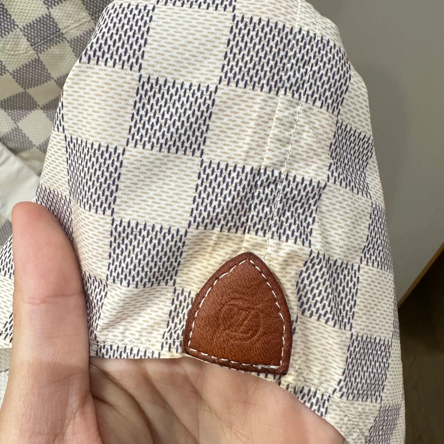 Louis Vuitton Louis Vuitton Checkered White T-Shirt us_4 Women Size S / US 4 / IT 40 - 4 Thumbnail