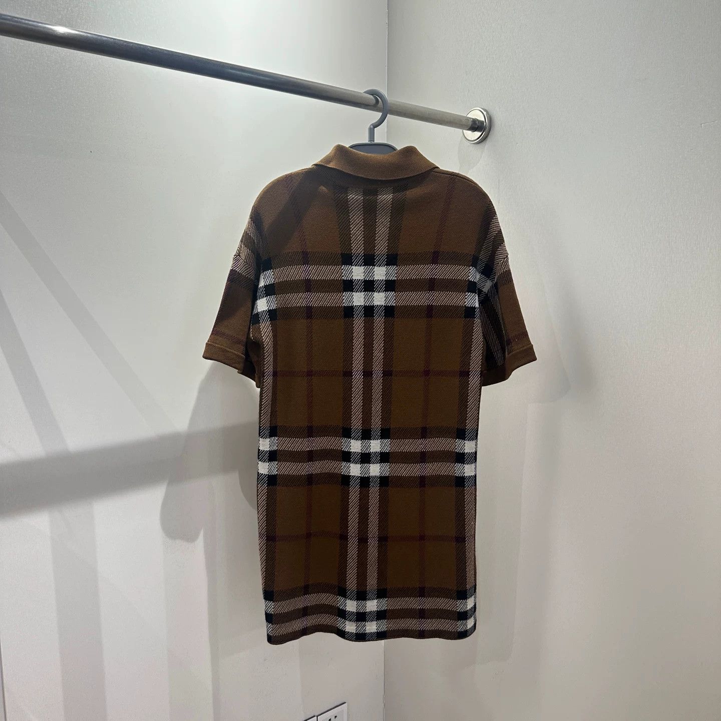 Burberry Burberry Plaid T-Shirt S Women Size S / US 4 / IT 40 - 2 Thumbnail