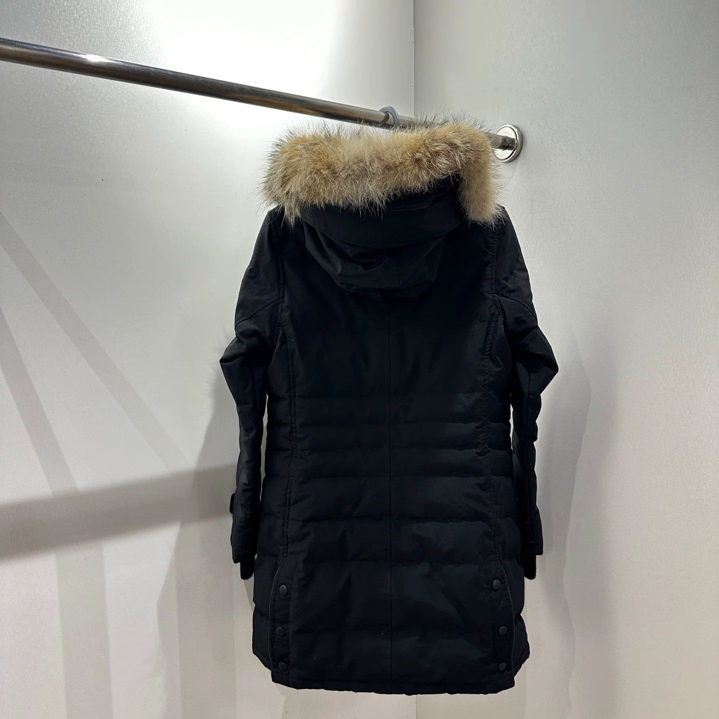 Canada Goose Canada Goose White Down Jacket S Women Size S / US 4 / IT 40 - 2 Thumbnail