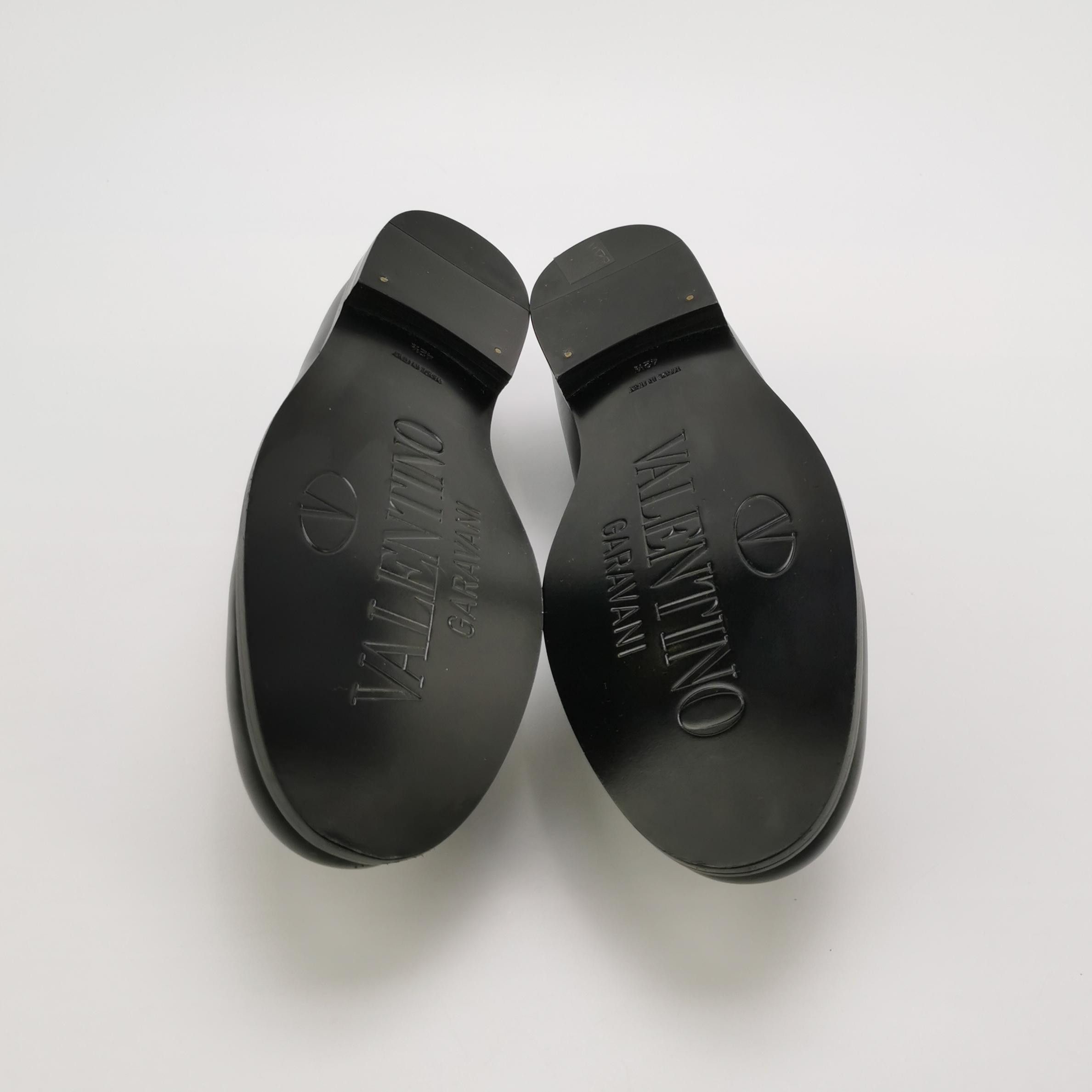 Valentino Valentino Metal V-Logo Leather Loafers Size 42.5 Size US 9 / EU 42 - 5 Thumbnail