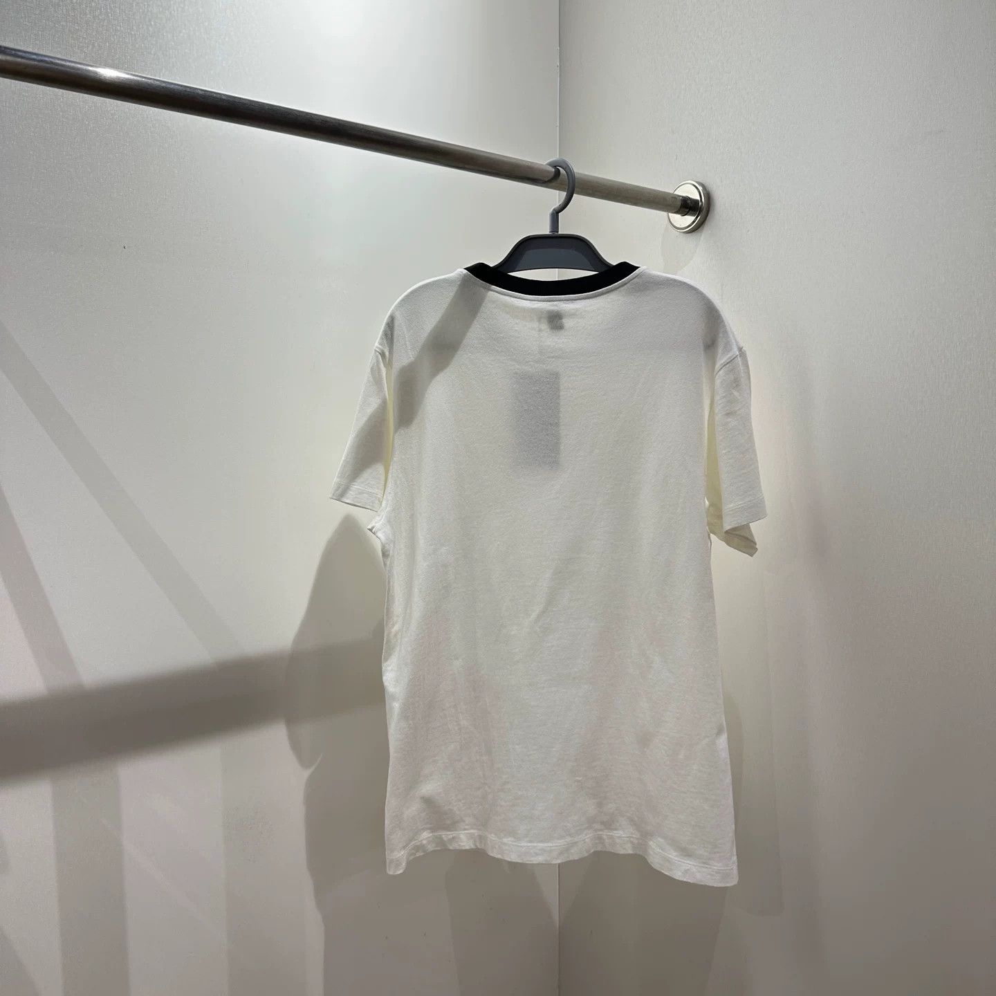 Louis Vuitton Louis Vuitton Multi T-Shirt XL Women Size XL / US 12-14 / IT 48-50 - 2 Thumbnail