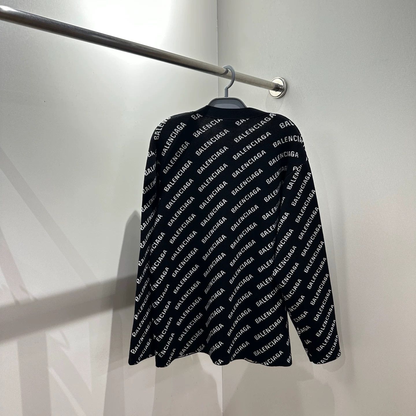 Balenciaga Balenciaga Sweater M Women Size M / US 6-8 / IT 42-44 - 2 Thumbnail