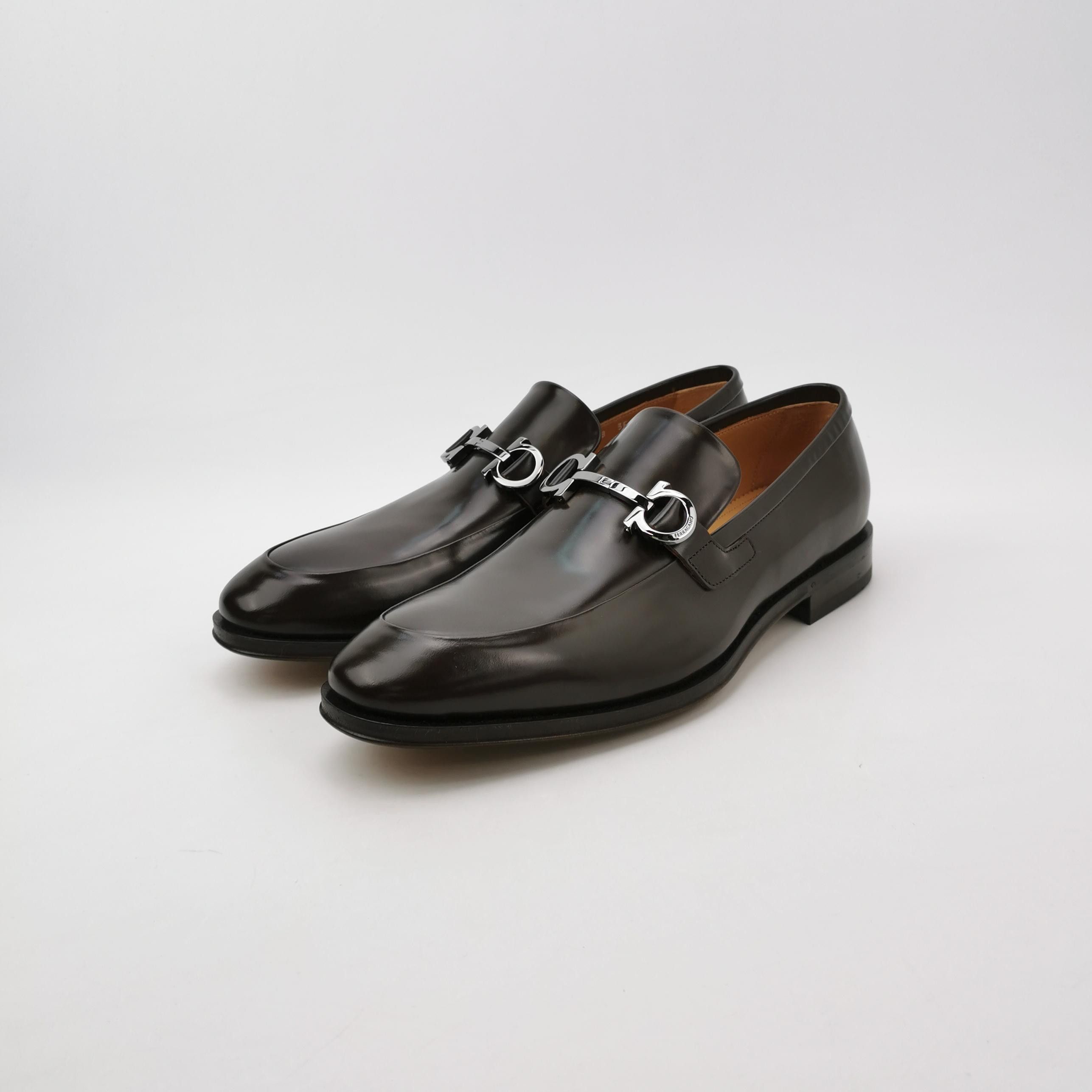 Salvatore Ferragamo Salvatore Ferragamo Gancini Buckle Leather Loafers US 9 Size US 9 / EU 42 - 2 Thumbnail