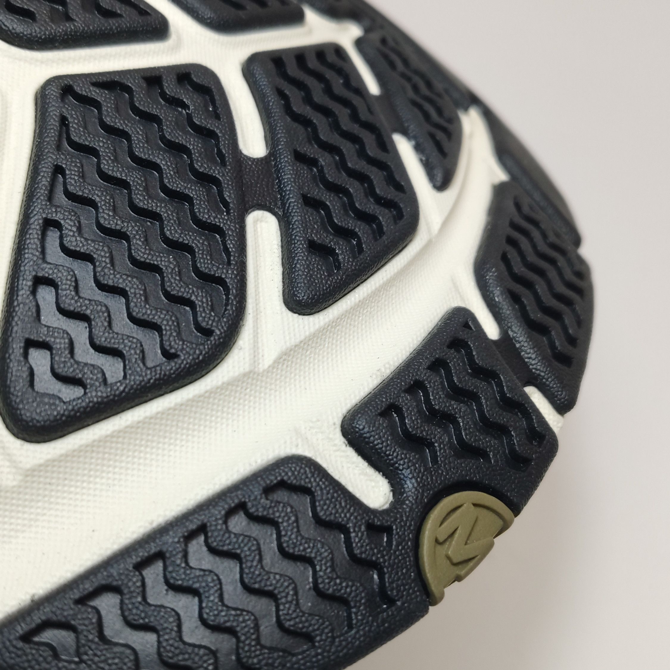 Michael Kors Michael Kors LEO Multi-Material Sneakers 42.5 Size US 9 / EU 42 - 9 Thumbnail