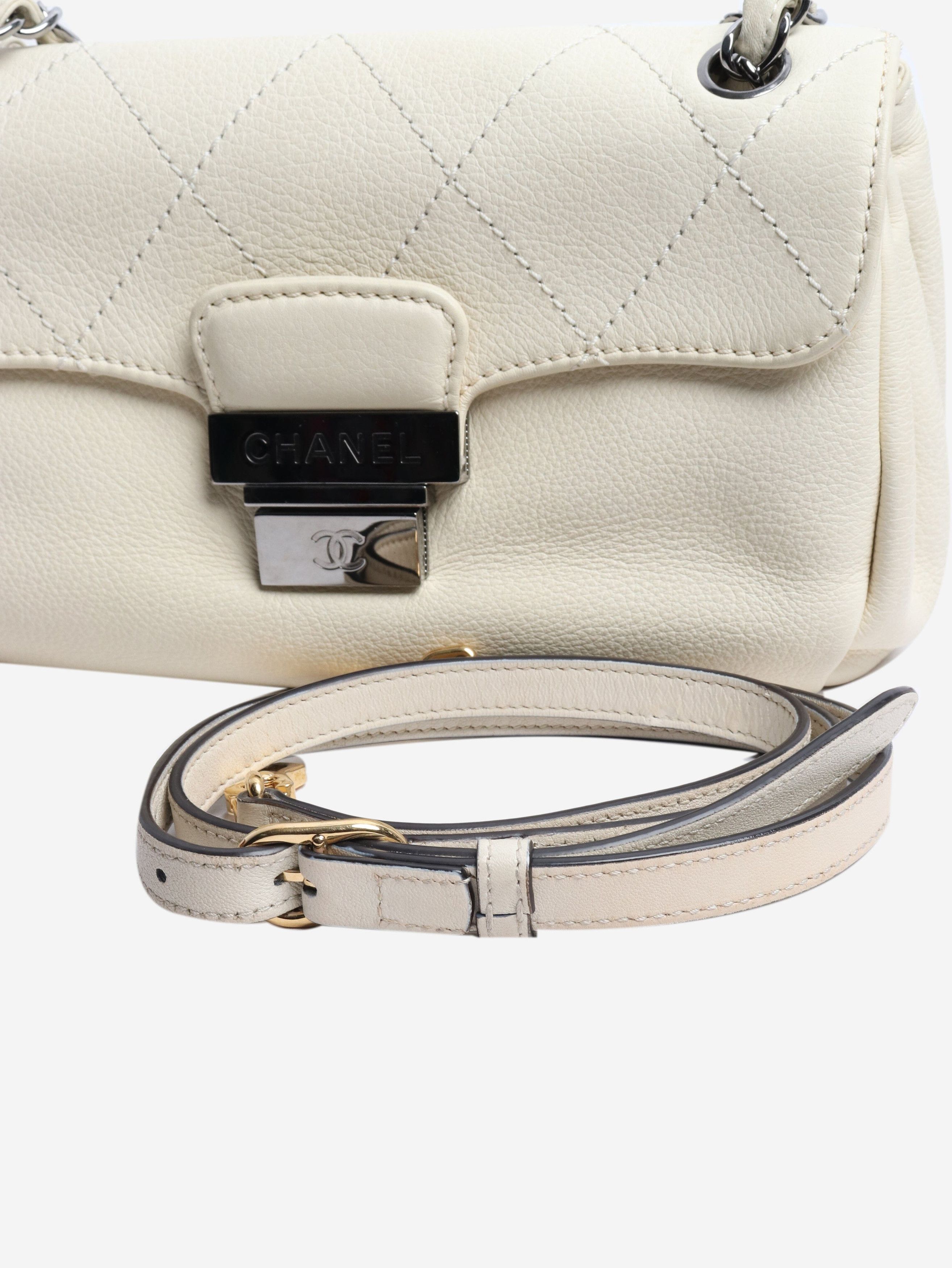 Chanel Cream 2004 dimand stitched shoulder bag Size ONE SIZE - 8 Thumbnail