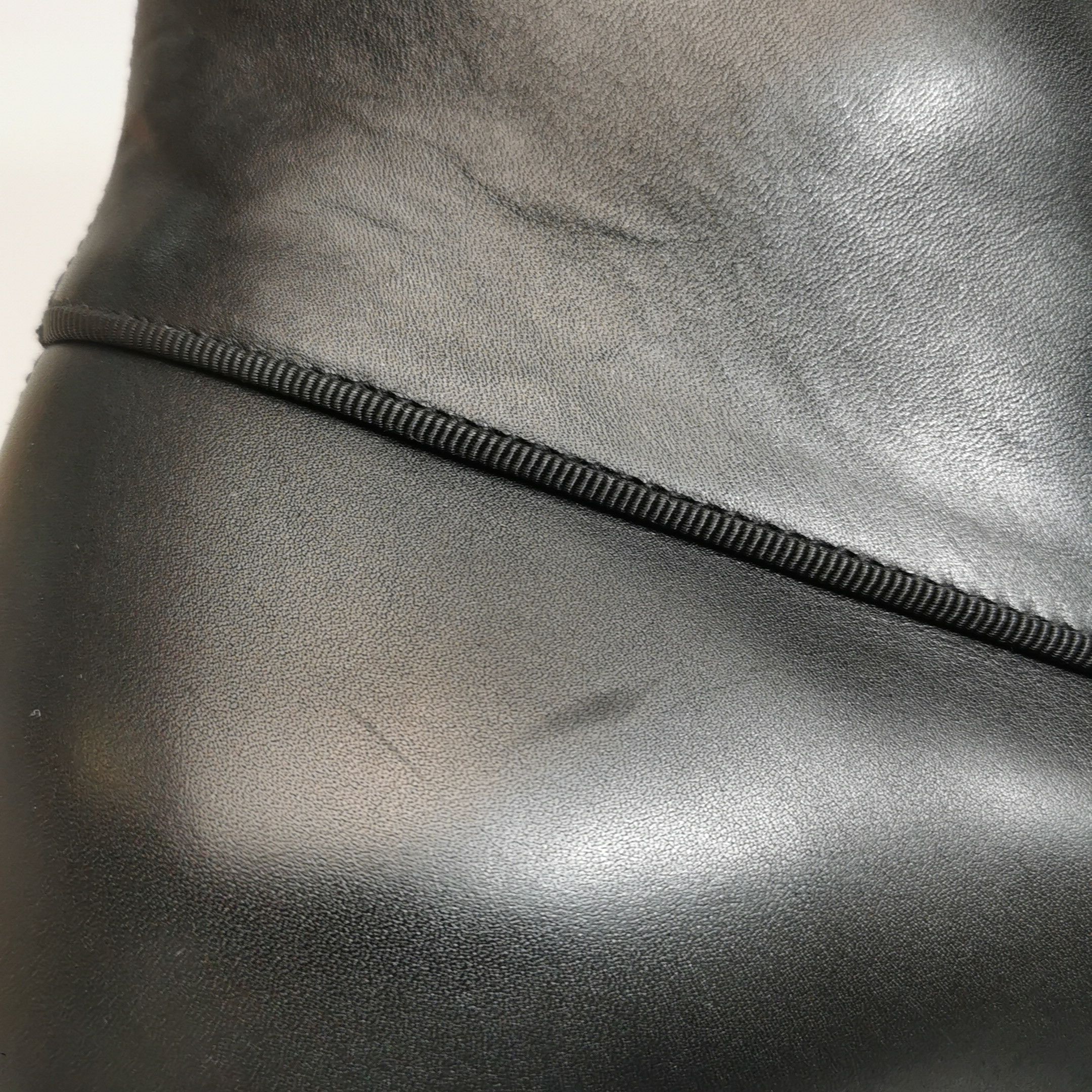 Christian Louboutin Christian Louboutin Metal Detail Leather Boots 41 Size US 8 / EU 41 - 7 Thumbnail