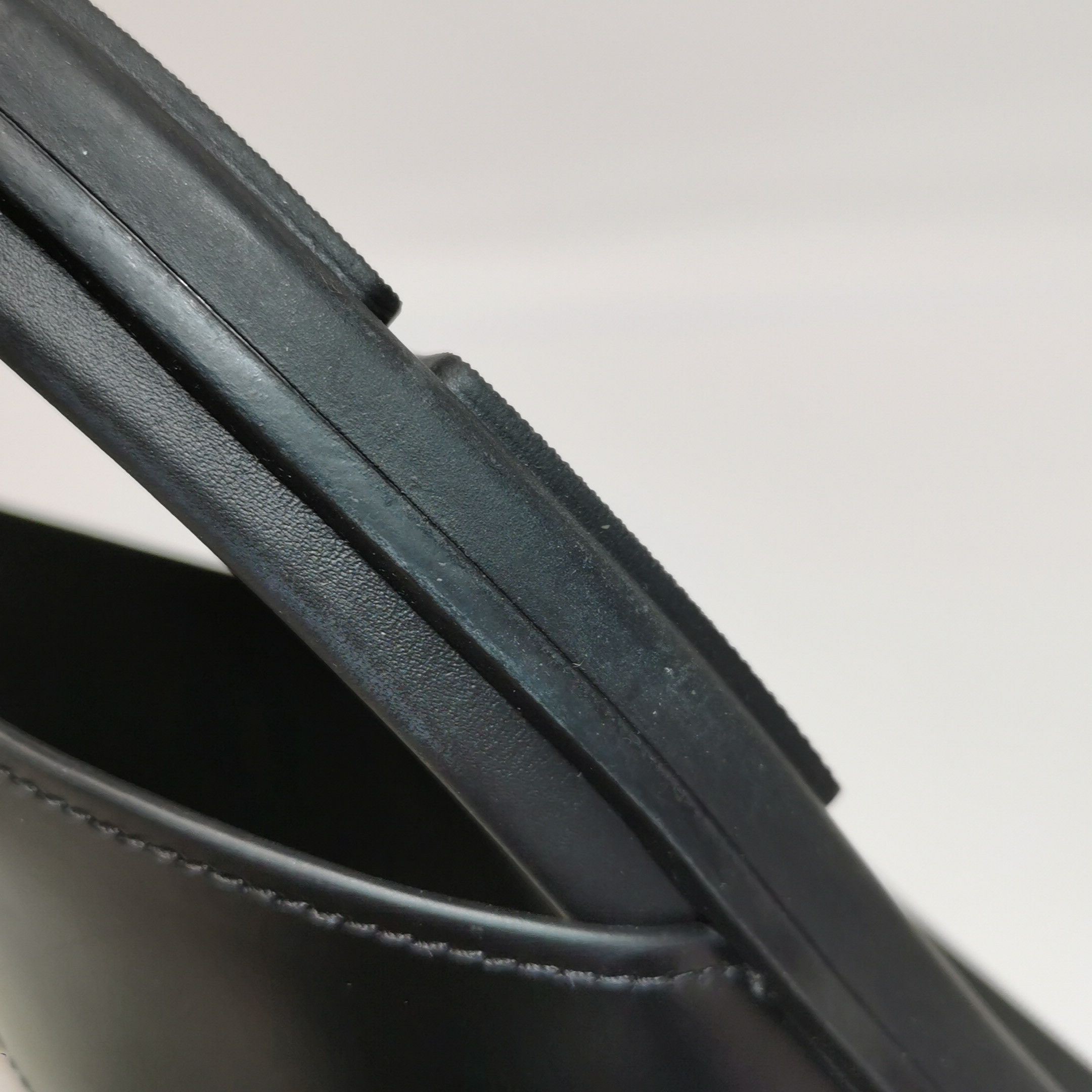 Prada Prada Logo Leather Flip Flops EU 40 Size US 7 / EU 40 - 14 Thumbnail