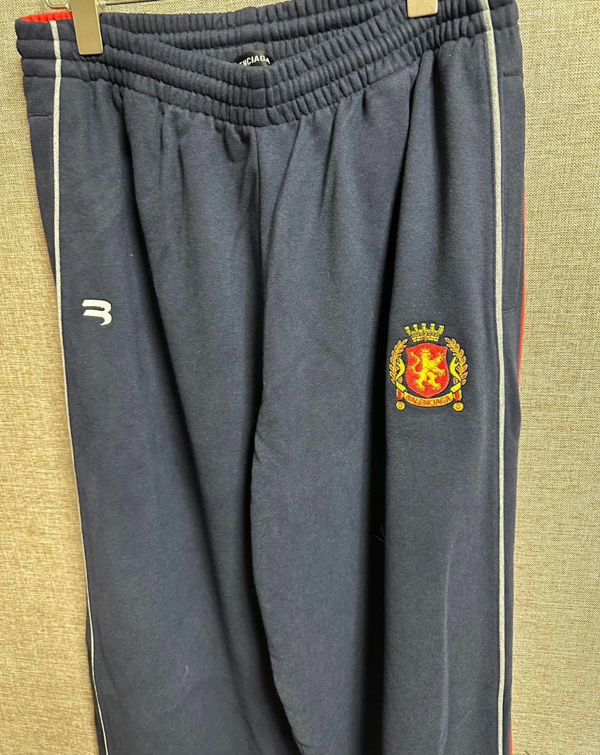 Balenciaga Balenciaga Sporty B Crest Sweatpants XS Size US 28 / EU 44 - 3 Thumbnail