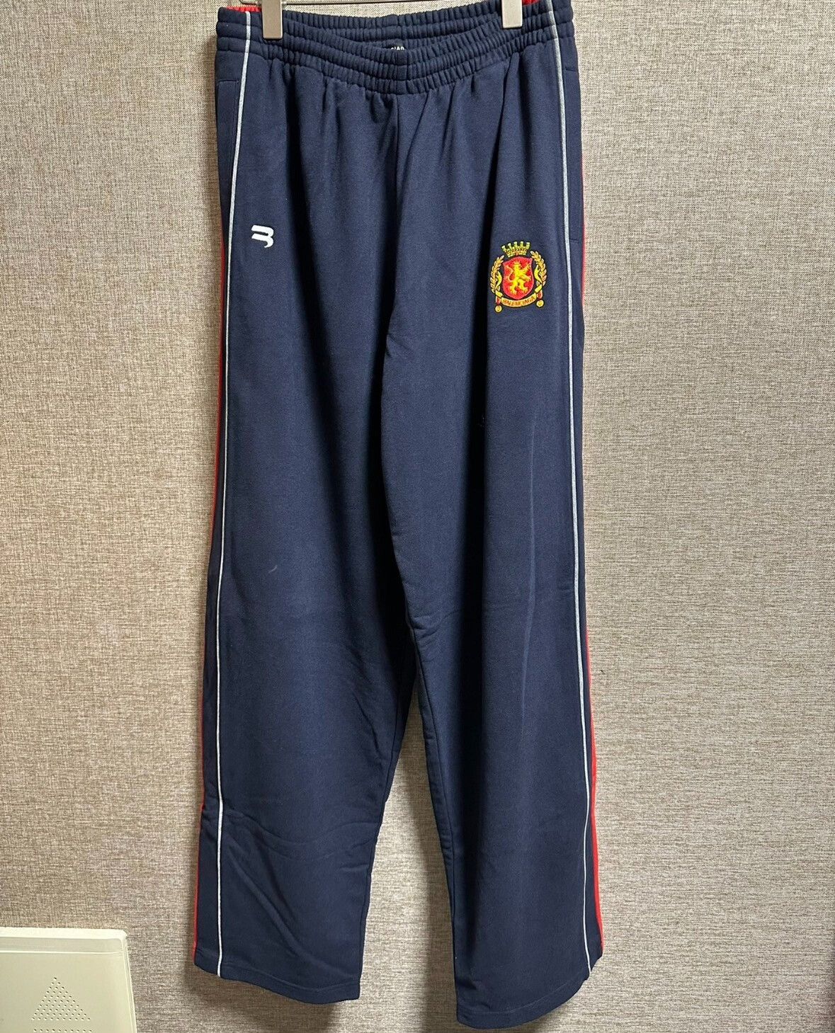 Balenciaga Balenciaga Sporty B Crest Sweatpants XS Size US 28 / EU 44 - 2 Thumbnail