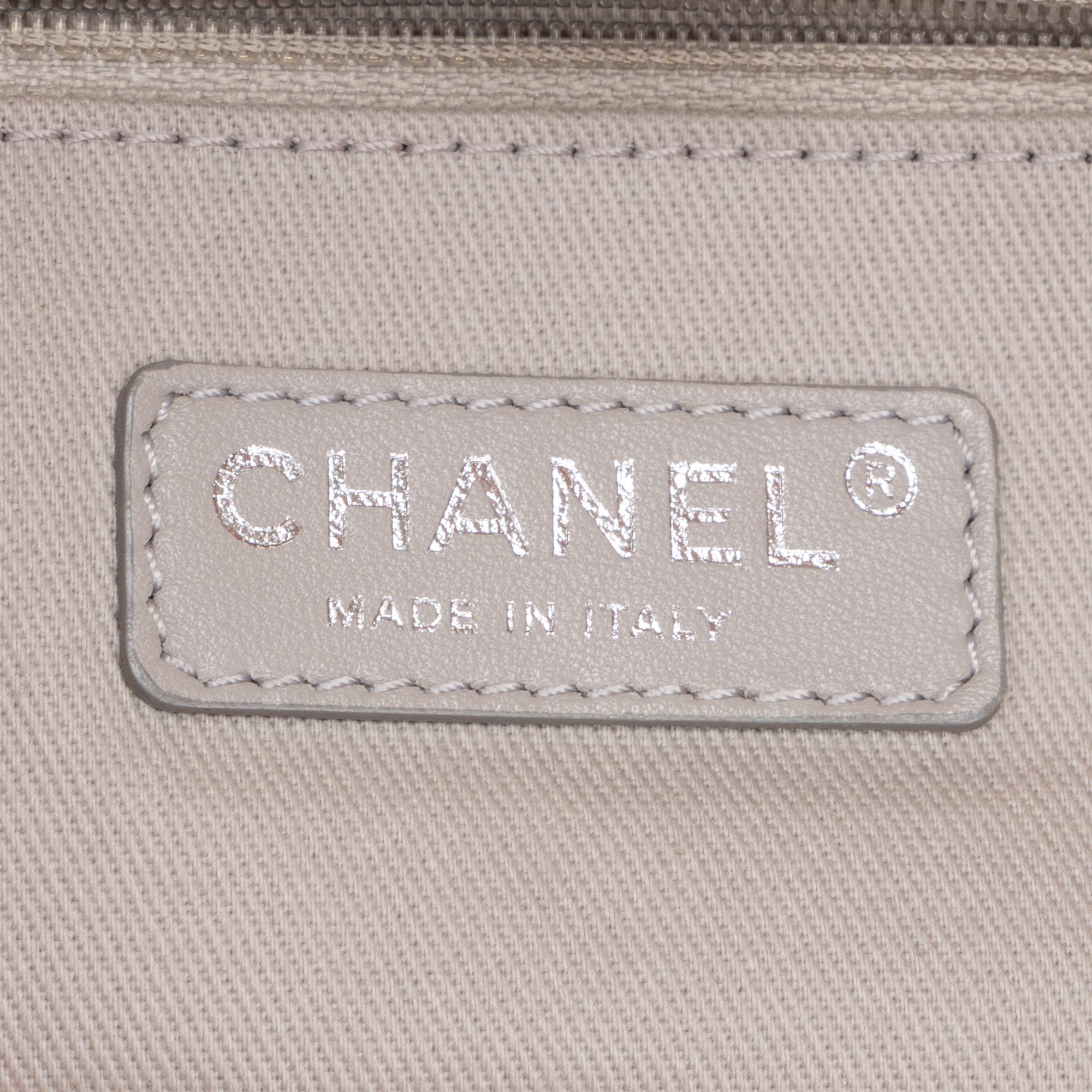 Chanel Front Logo Chain Shopping Bag Size ONE SIZE - 15 Thumbnail