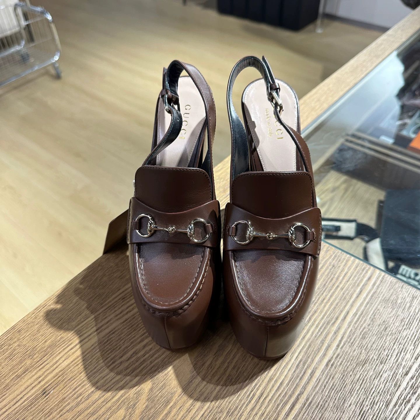 Gucci Gucci Lowtop Sneakers us_7 Women Size US 7 / IT 37 - 2 Thumbnail