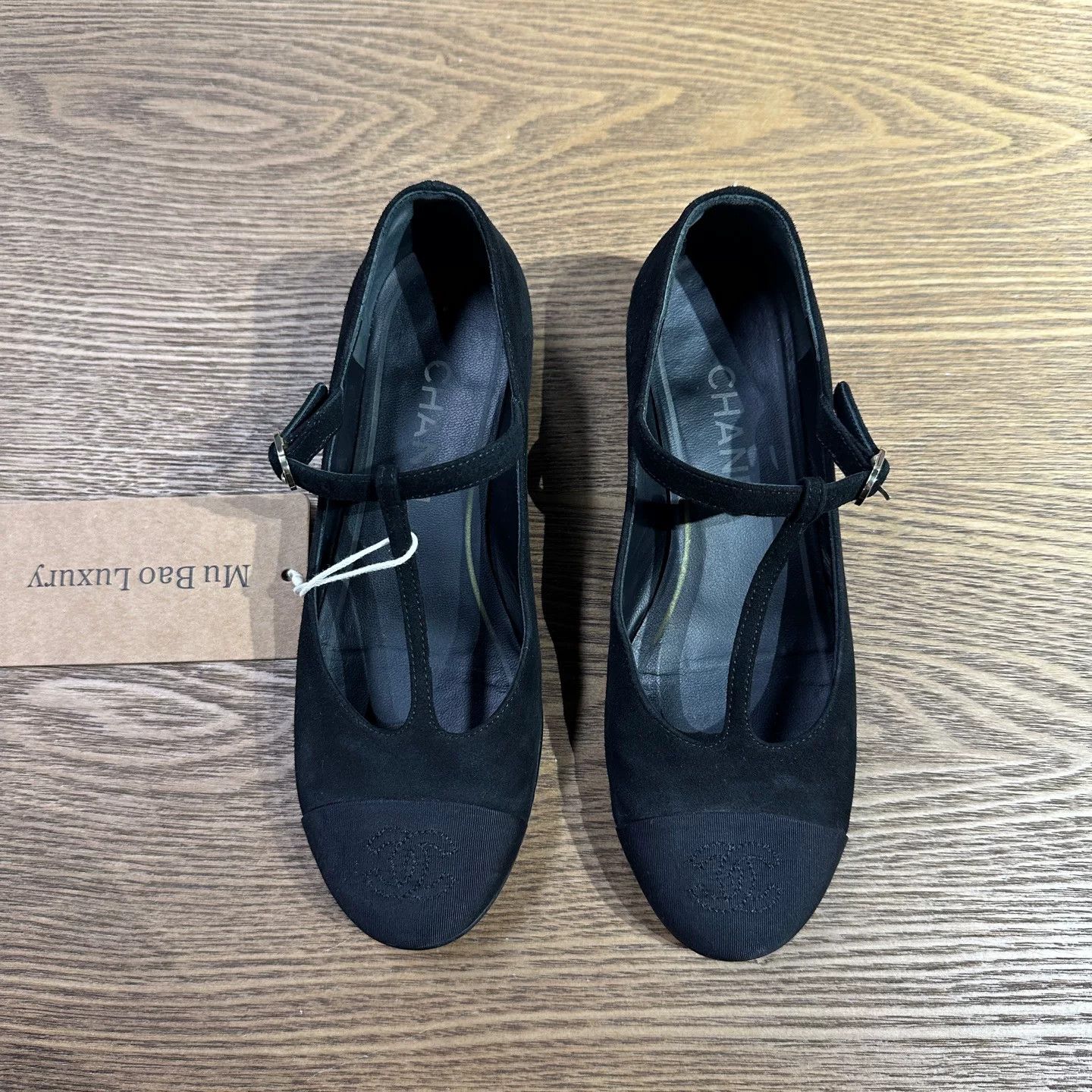 Chanel Chanel Velvet Lowtop Sneakers us_5 Women Size US 5 / IT 35 - 2 Thumbnail