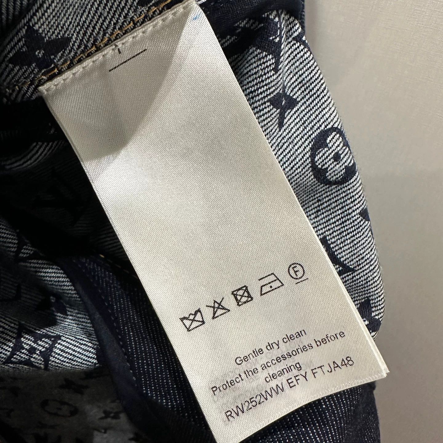 Louis Vuitton Louis Vuitton Gold T-Shirt it_36 Women Size XS / US 0-2 / IT 36-38 - 4 Thumbnail