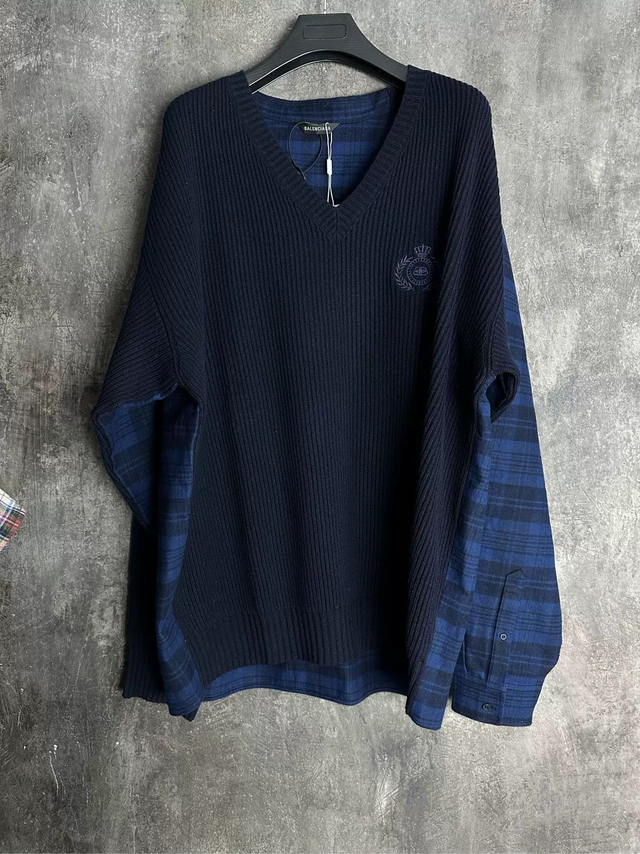 Balenciaga Balenciaga Plaid Hybrid V-Neck Sweater M Size US M / EU 48-50 / 2 - 2 Thumbnail