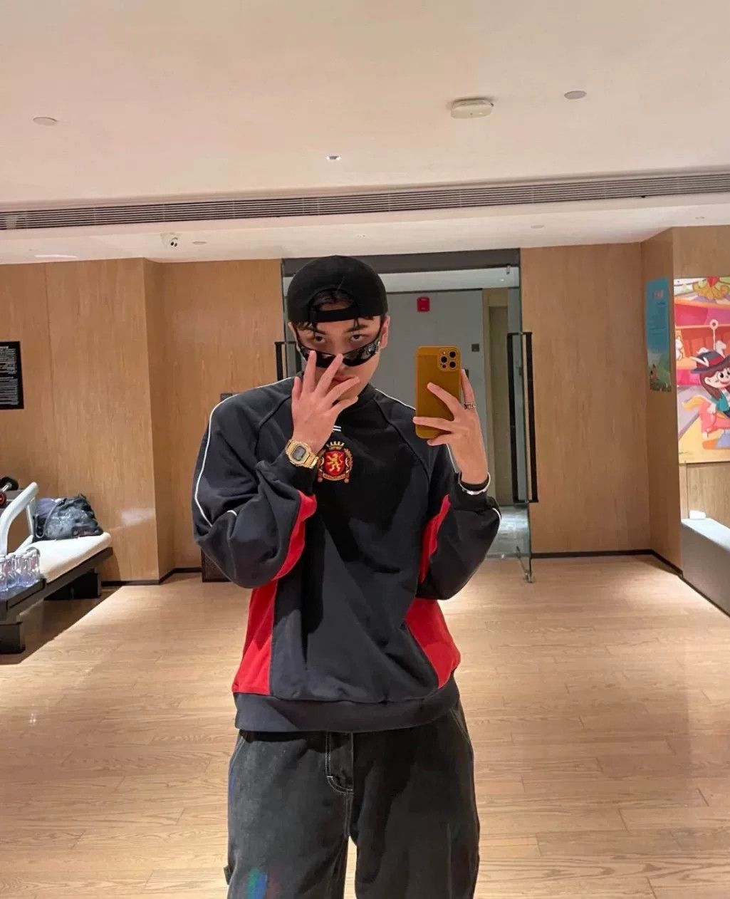 Balenciaga Balenciaga Sporty B Crest Paneled Sweatshirt Size S Size US S / EU 44-46 / 1 - 6 Thumbnail