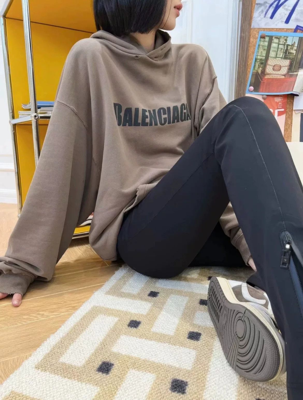 Balenciaga Balenciaga Cracked Logo Distressed Hoodie Size M Size US M / EU 48-50 / 2 - 9 Thumbnail
