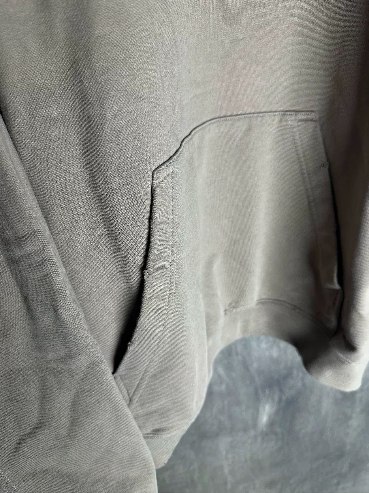 Balenciaga Balenciaga Cracked Logo Distressed Hoodie Size M Size US M / EU 48-50 / 2 - 5 Thumbnail