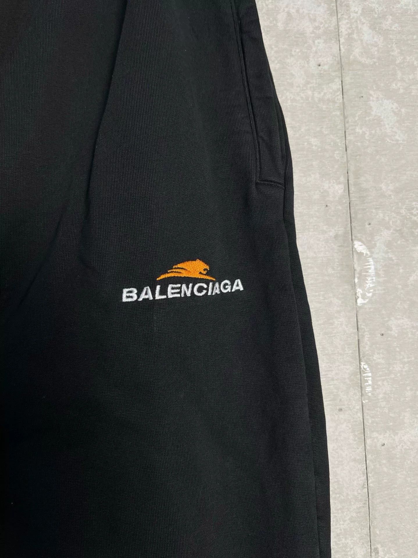 Balenciaga Balenciaga Year of the Tiger Sweatpants M Size US 32 / EU 48 - 4 Thumbnail
