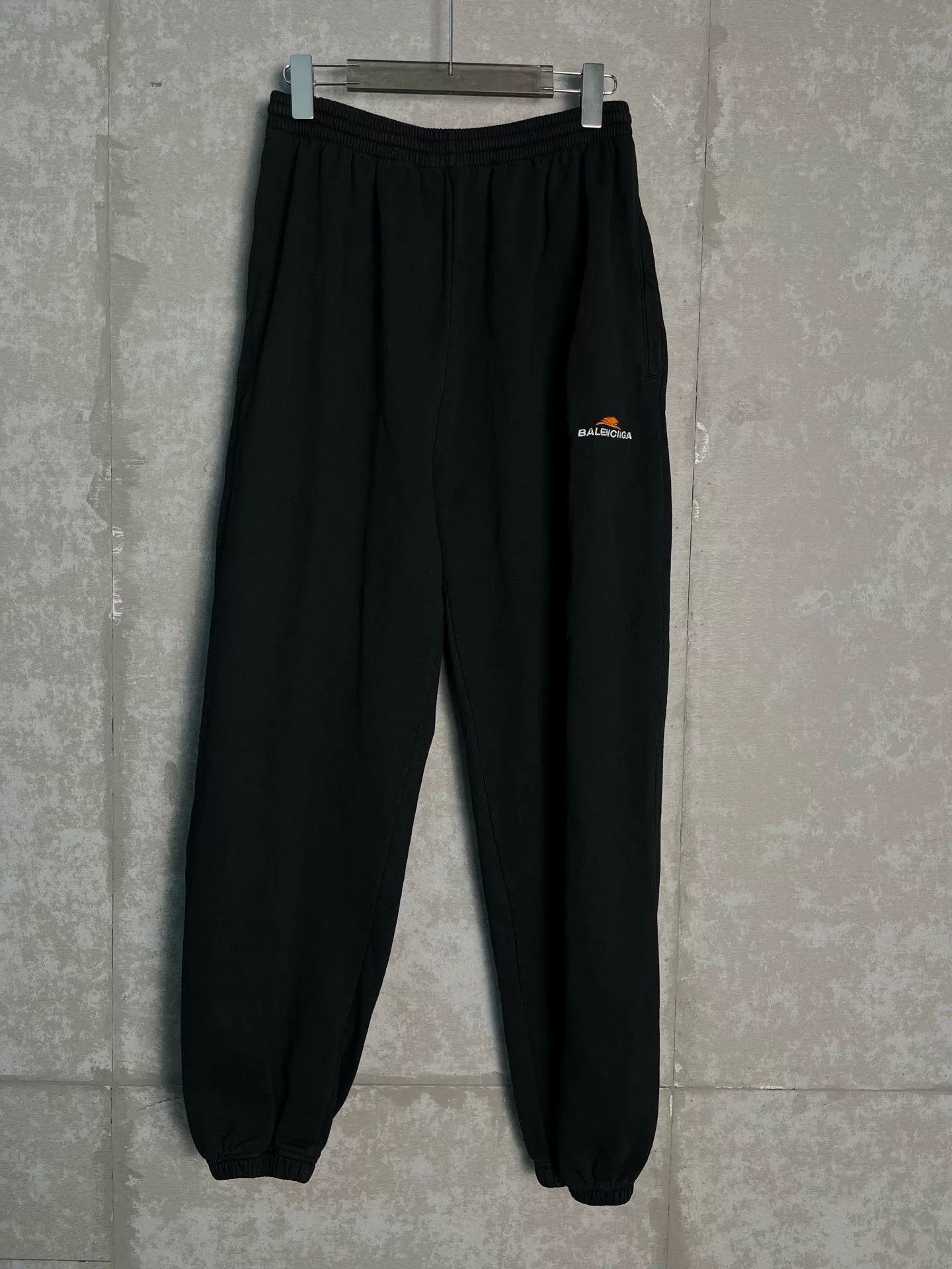Balenciaga Balenciaga Year of the Tiger Sweatpants M Size US 32 / EU 48 - 2 Thumbnail