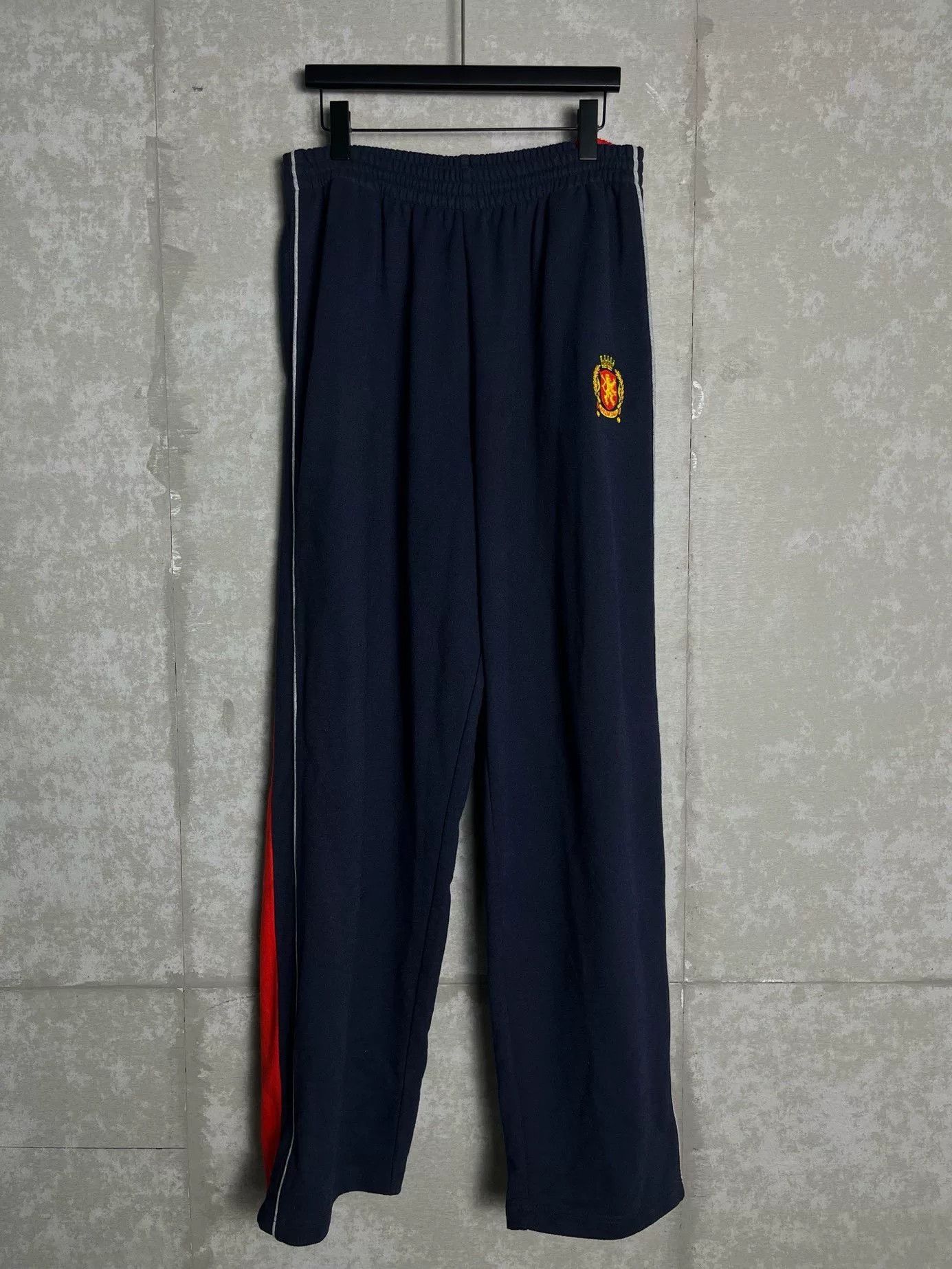 Balenciaga Balenciaga Embroidered Crest Sweatpants S Size US 30 / EU 46 - 2 Thumbnail