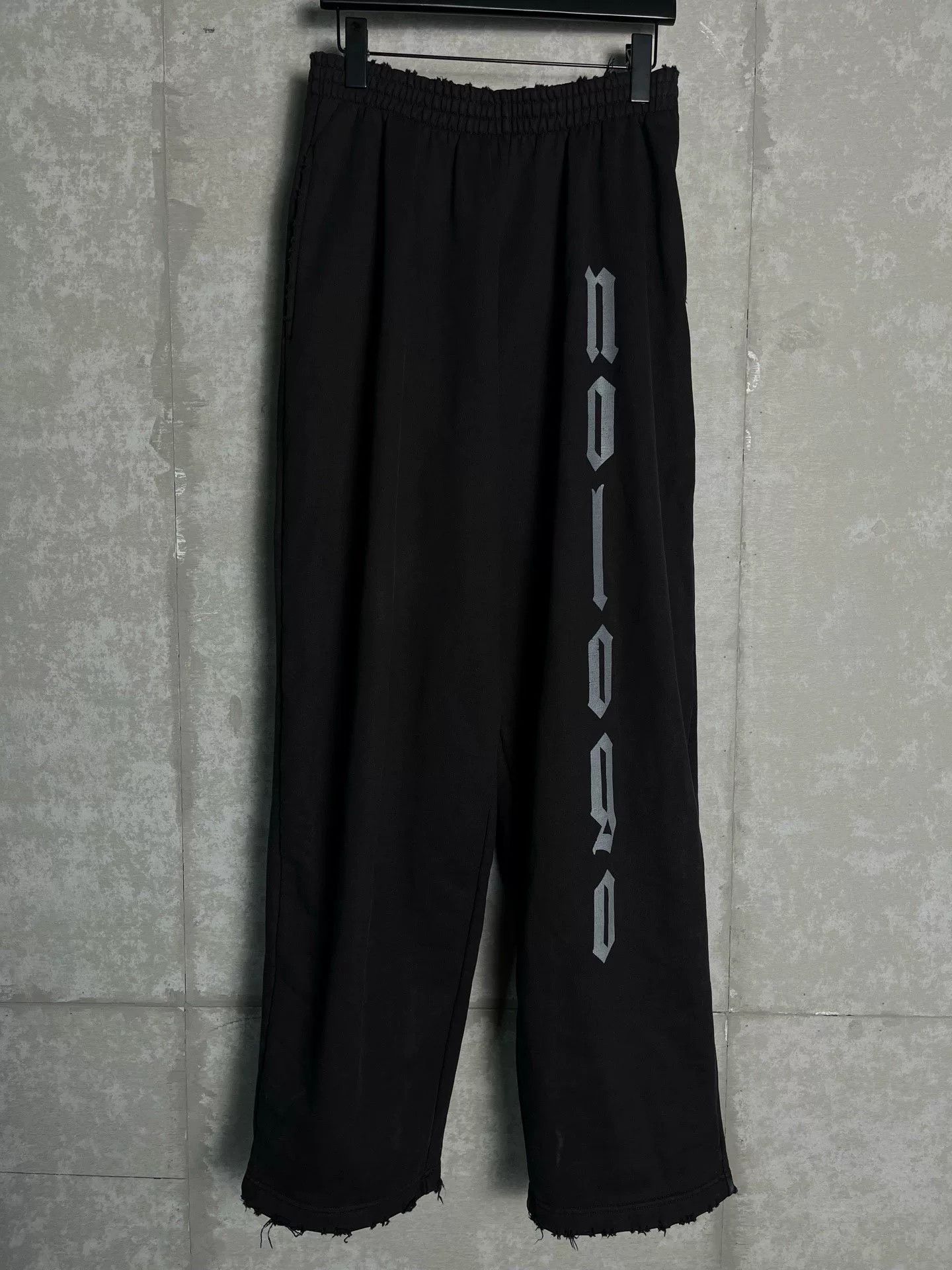 Balenciaga Balenciaga Gothic Logo Distressed Sweatpants XS Size US 28 / EU 44 - 2 Thumbnail