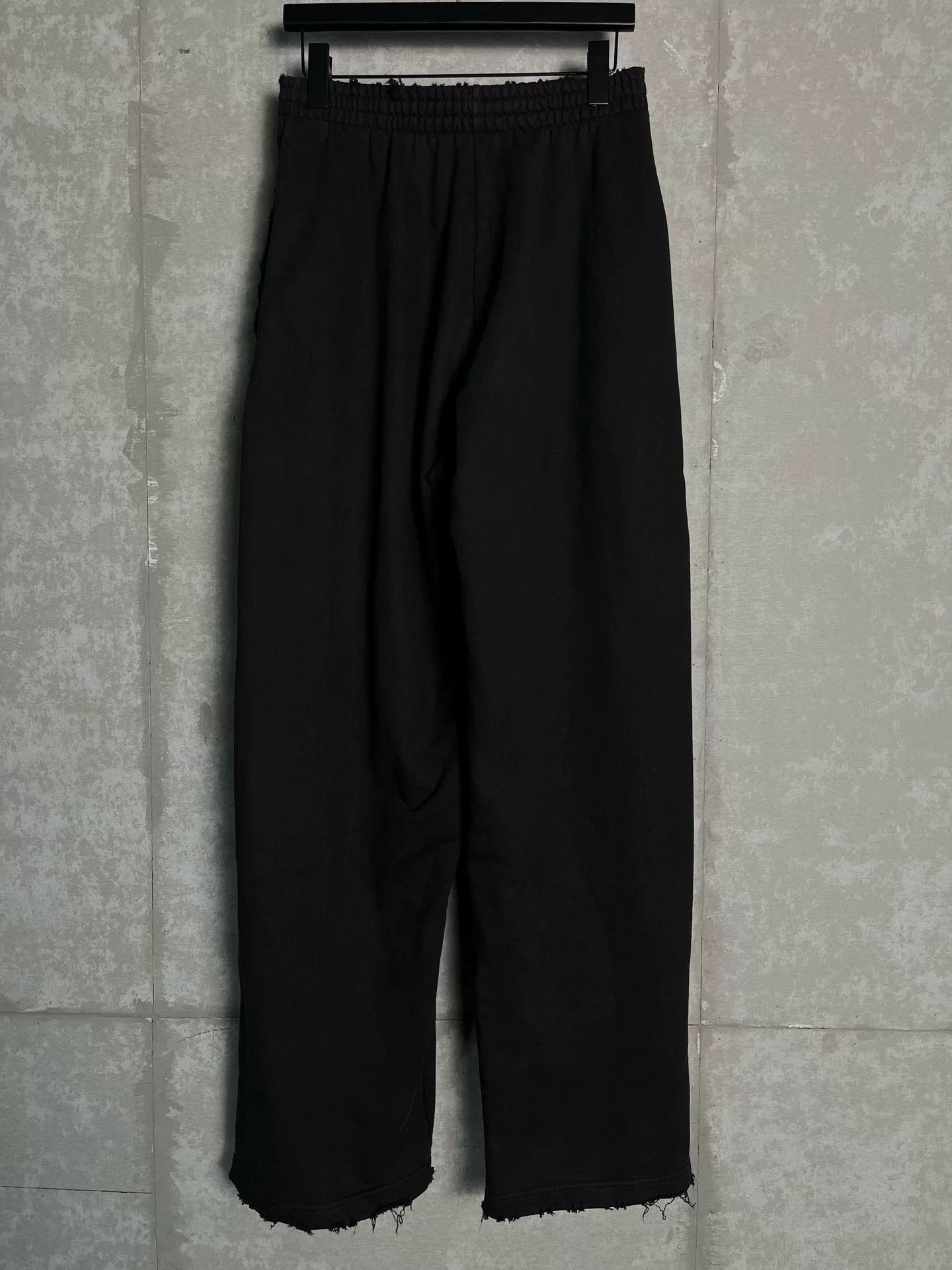 Balenciaga Balenciaga Gothic Logo Distressed Sweatpants XS Size US 28 / EU 44 - 3 Thumbnail