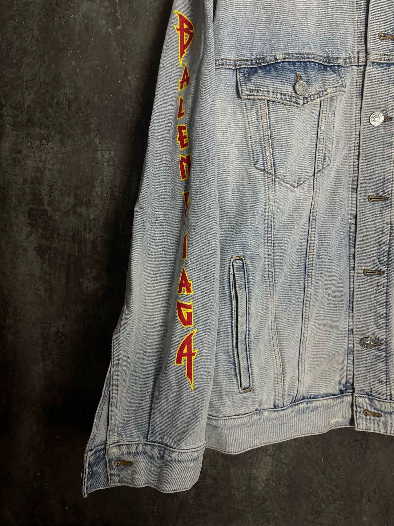 Balenciaga Balenciaga Metal Logo Denim Jacket L Size US L / EU 52-54 / 3 - 4 Thumbnail