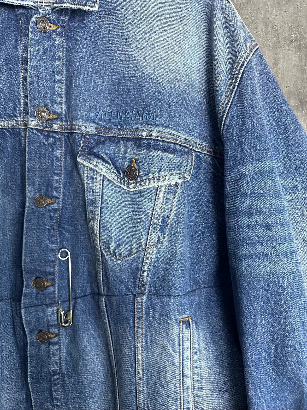 Balenciaga Balenciaga Washed Denim Jacket Size 2 Size US M / EU 48-50 / 2 - 5 Thumbnail