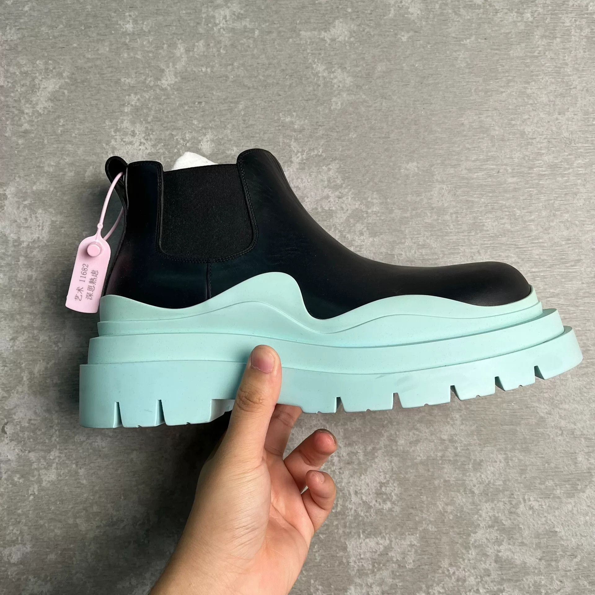 Bottega Veneta Bottega Veneta Tire Blue Chunky Sole Chelsea Boots US 9 Size US 9 / EU 42 - 2 Thumbnail
