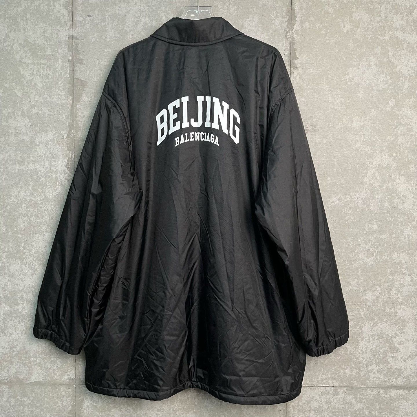 Balenciaga Balenciaga Beijing Logo Print Coat Size L Size US L / EU 52-54 / 3 - 3 Thumbnail