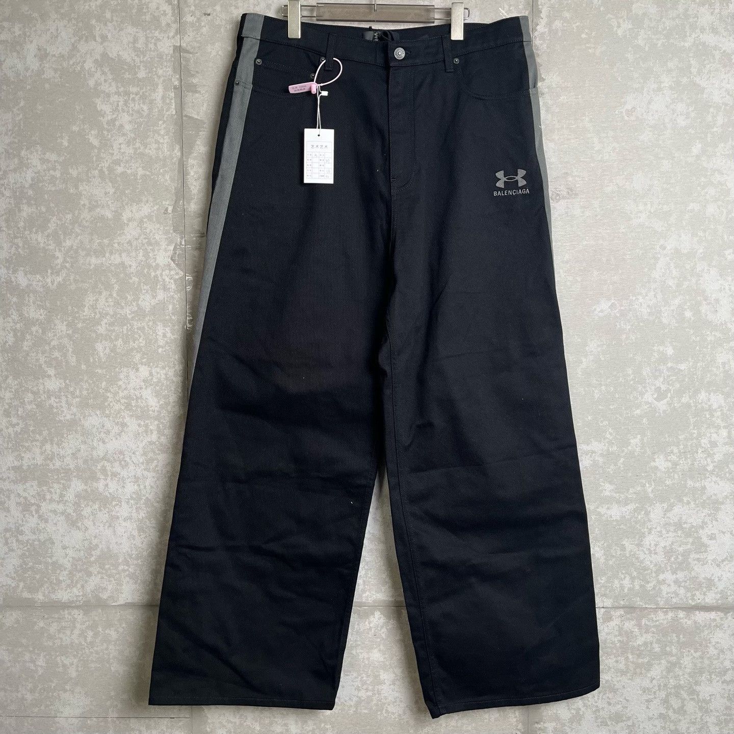 Balenciaga Balenciaga x Under Armour Side Stripe Pants Size M Size US 32 / EU 48 - 2 Thumbnail