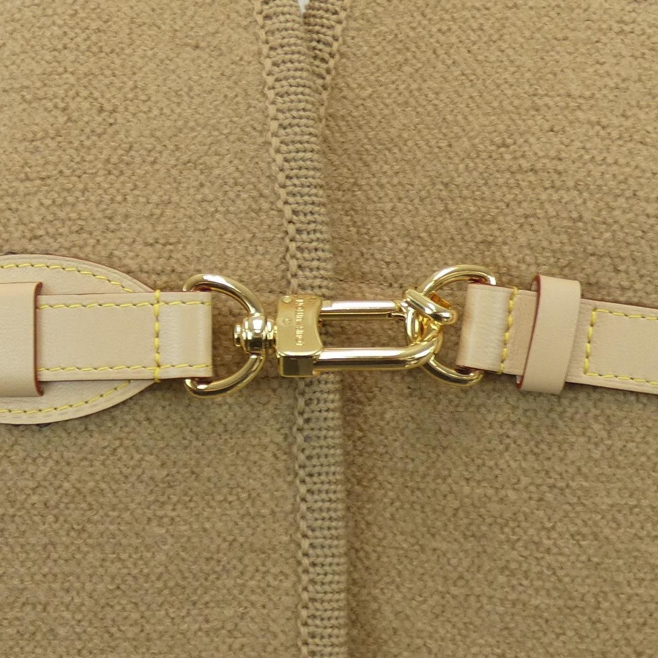 Louis Vuitton Louis Vuitton Louis Vuitton Carabiner Clip Boxy Coat Coat Textile Outerwear FTKC36XDJ DUTY FREE for USA Size ONE SIZE - 7 Thumbnail