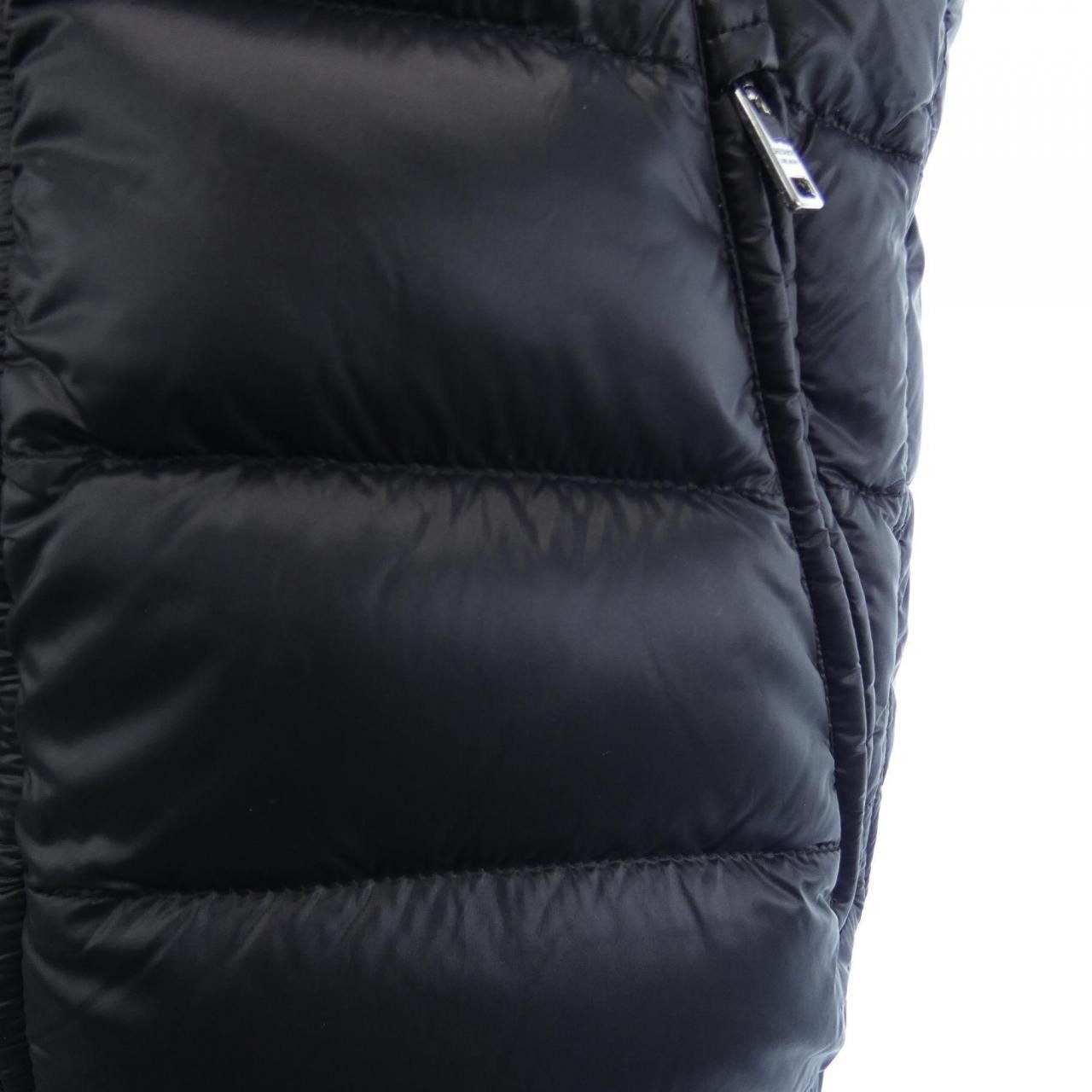 Prada Prada Prada Triangle Logo Down Vest Others Outerwear SGB628R142 DUTY FREE for USA Size ONE SIZE - 6 Thumbnail
