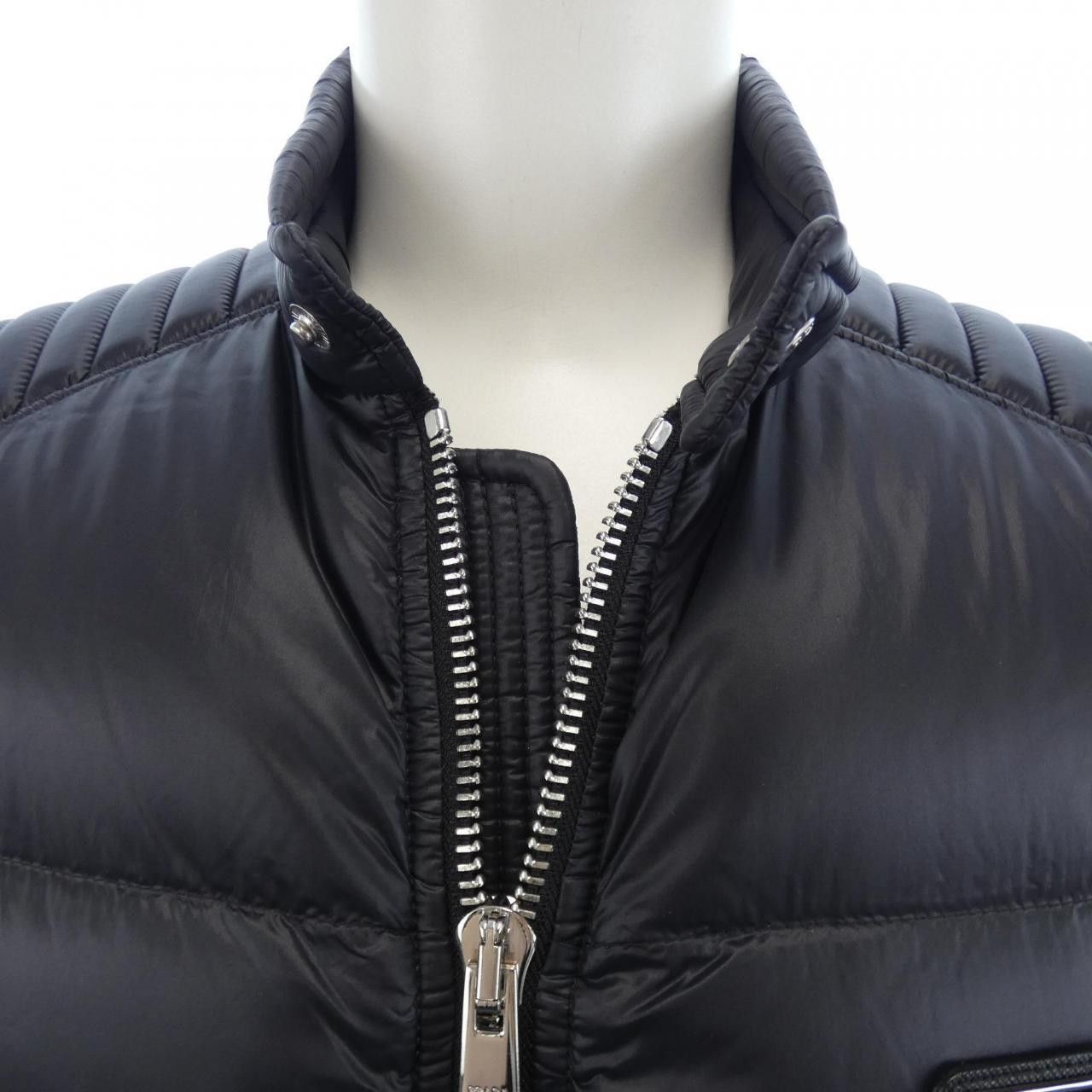 Prada Prada Prada Triangle Logo Down Vest Others Outerwear SGB628R142 DUTY FREE for USA Size ONE SIZE - 5 Thumbnail