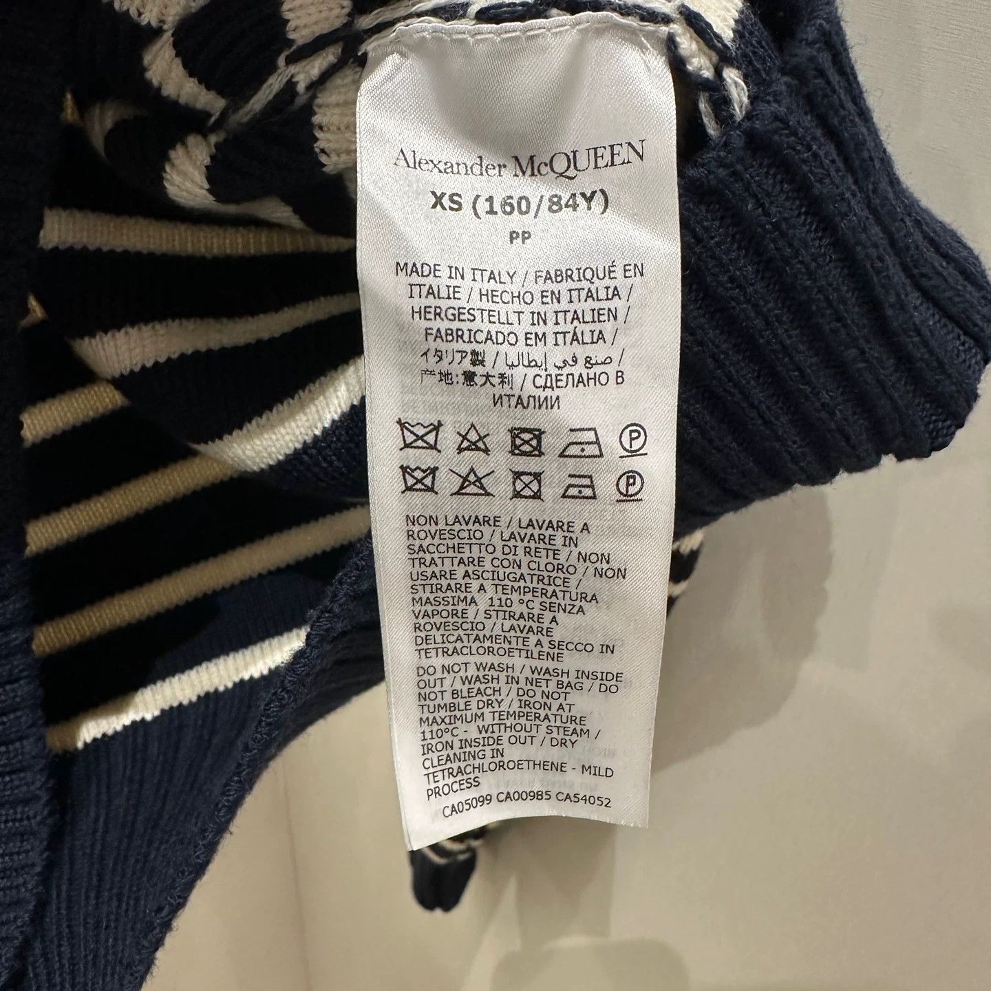 Alexander McQueen Alexander McQueen T-Shirt XS Women Size XS / US 0-2 / IT 36-38 - 4 Thumbnail