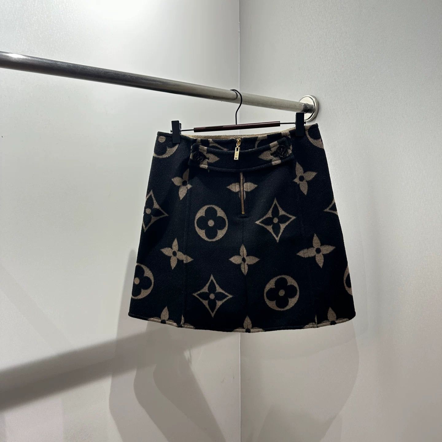 Louis Vuitton Louis Vuitton Retro T-Shirt it_36 Women Size XS / US 0-2 / IT 36-38 - 2 Thumbnail