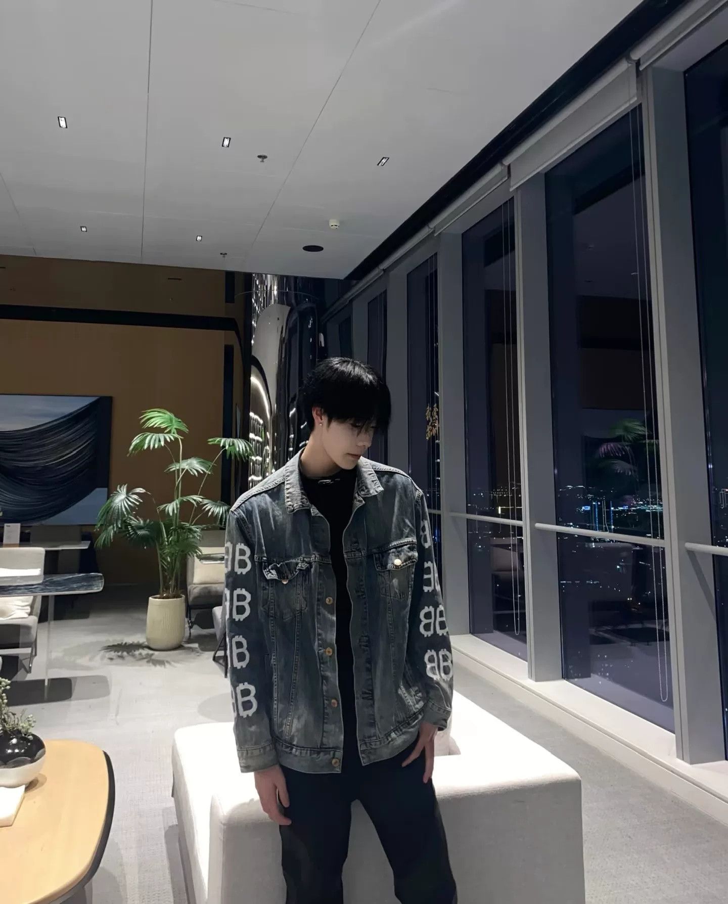 Balenciaga Balenciaga Bitcoin Logo Denim Jacket XS Size US XS / EU 42 / 0 - 6 Thumbnail