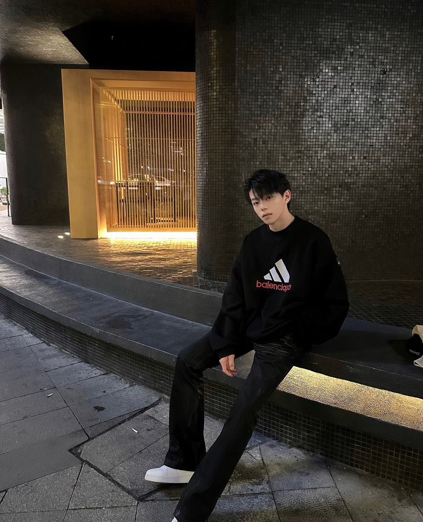 Balenciaga Balenciaga x Adidas Logo Sweatshirt Size 2 Size US M / EU 48-50 / 2 - 6 Thumbnail