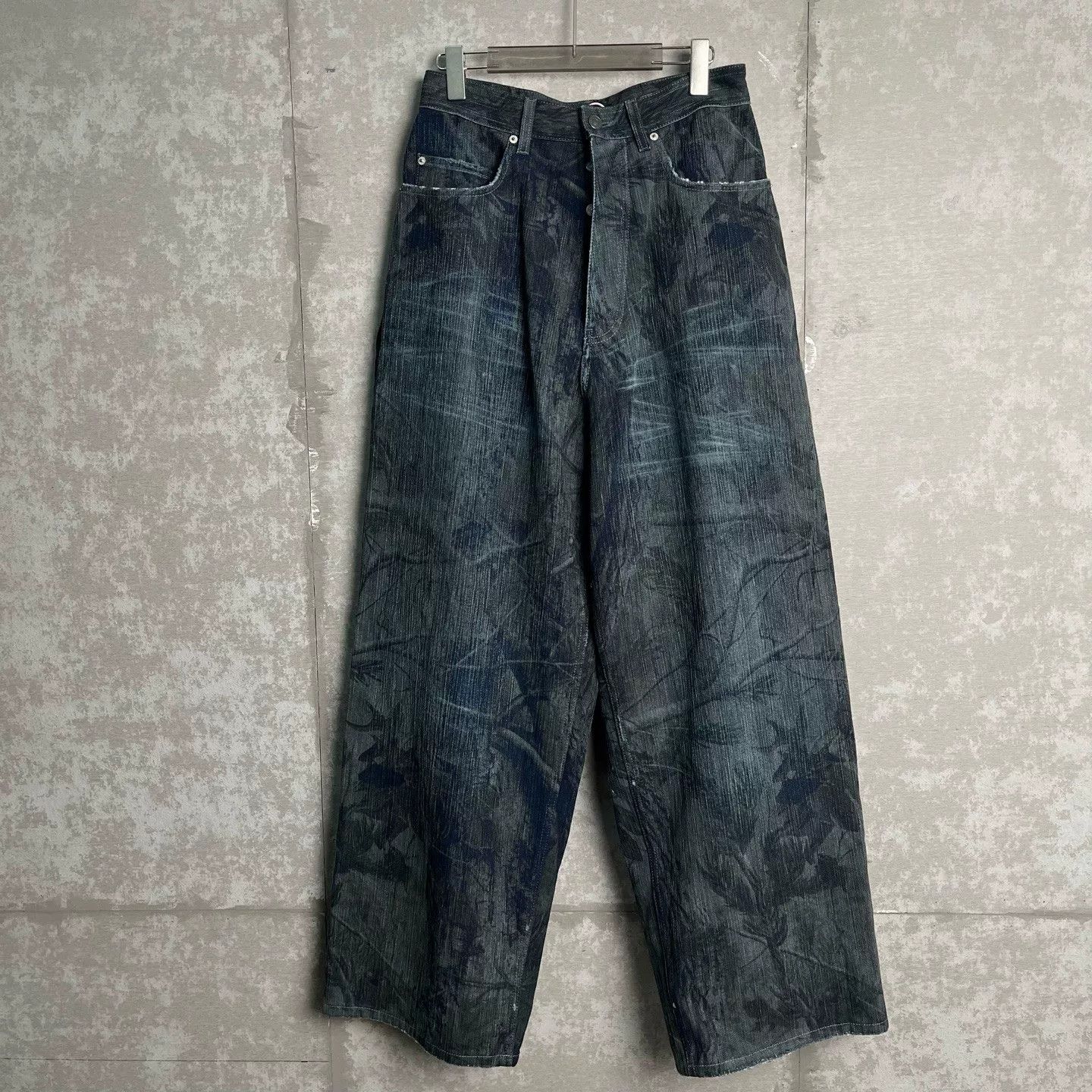Balenciaga Balenciaga Graffiti Print Denim Jeans S Size US 30 / EU 46 - 2 Thumbnail
