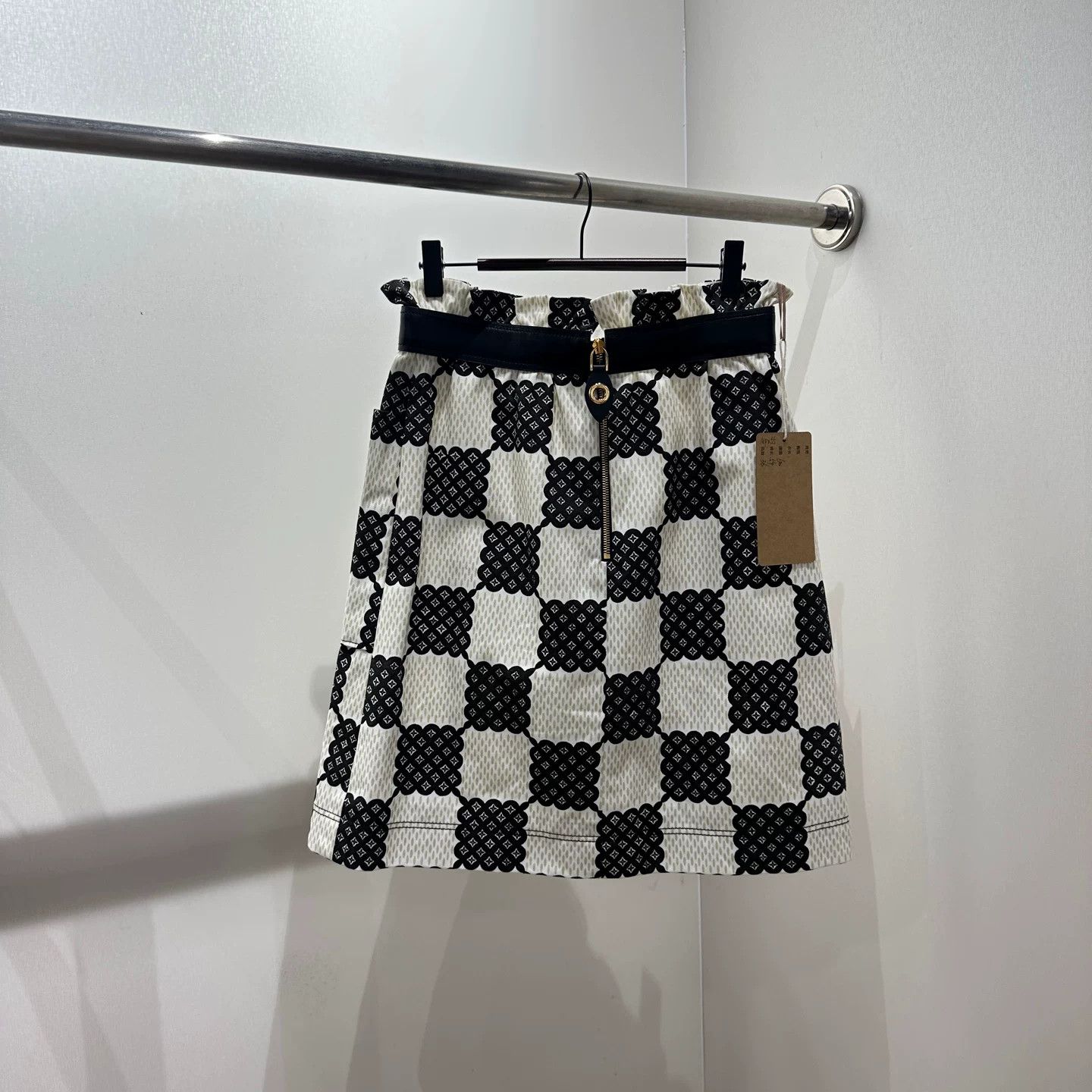 Louis Vuitton Louis Vuitton Checkered T-Shirt it_36 Women Size XS / US 0-2 / IT 36-38 - 2 Thumbnail