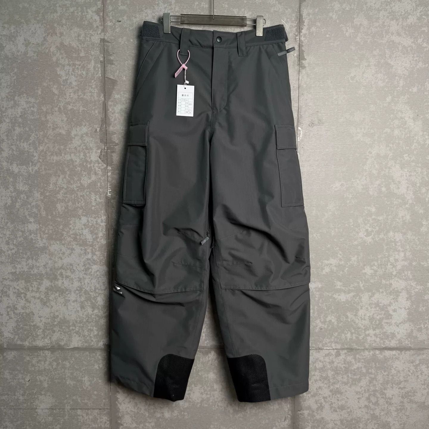Balenciaga Balenciaga Skiwear Cargo Ski Pants 44 Size US 28 / EU 44 - 2 Thumbnail