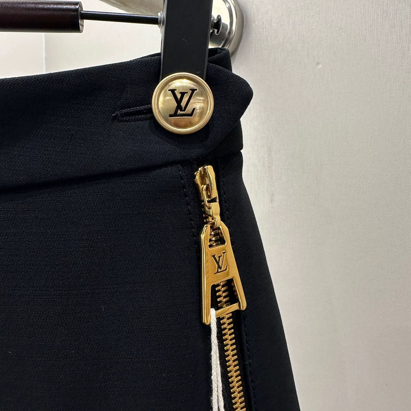 Louis Vuitton Louis Vuitton Retro Gold T-Shirt us_4 Women Size S / US 4 / IT 40 - 6 Thumbnail