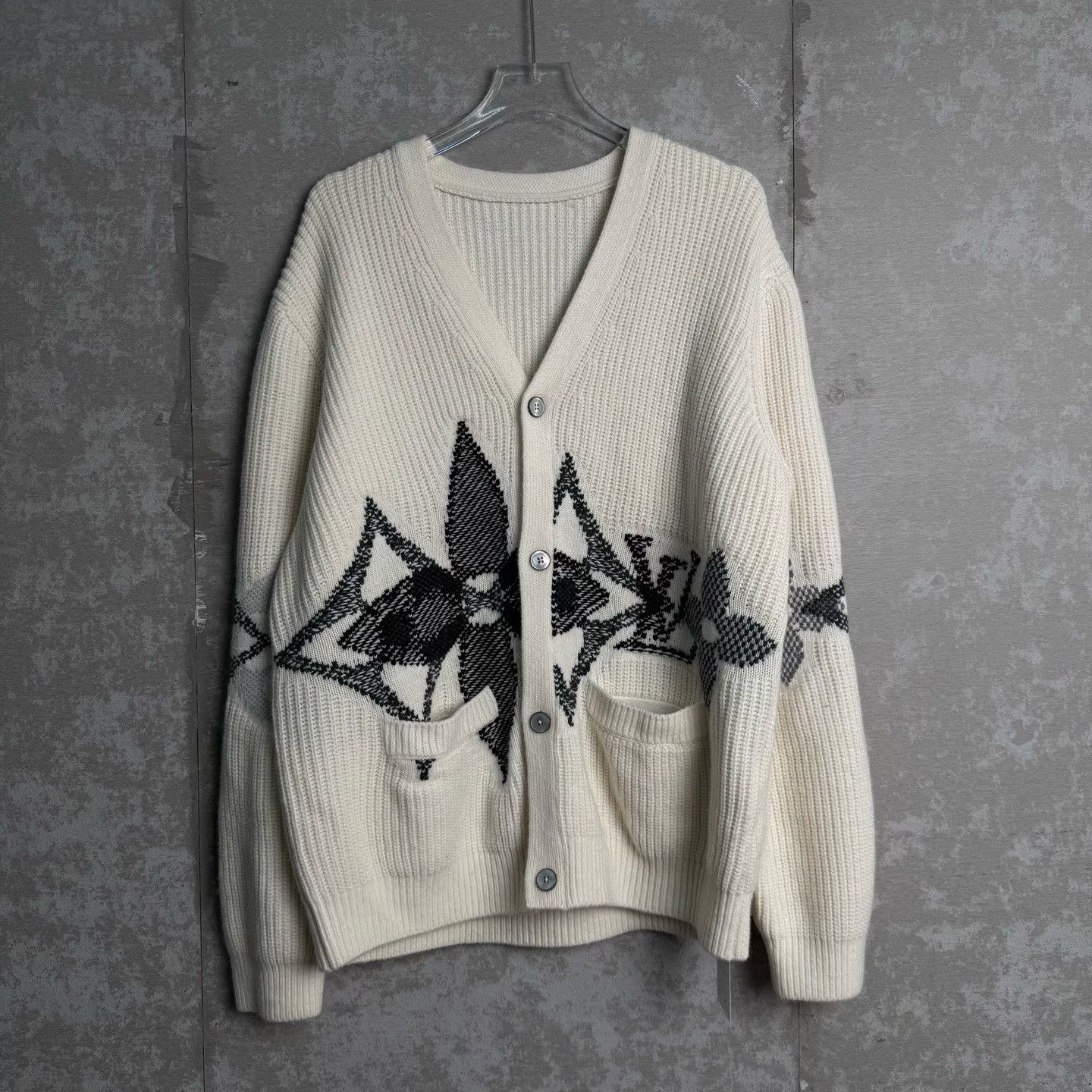 Louis Vuitton Louis Vuitton Monogram Graphic Knit Cardigan Size L Size US L / EU 52-54 / 3 - 2 Thumbnail