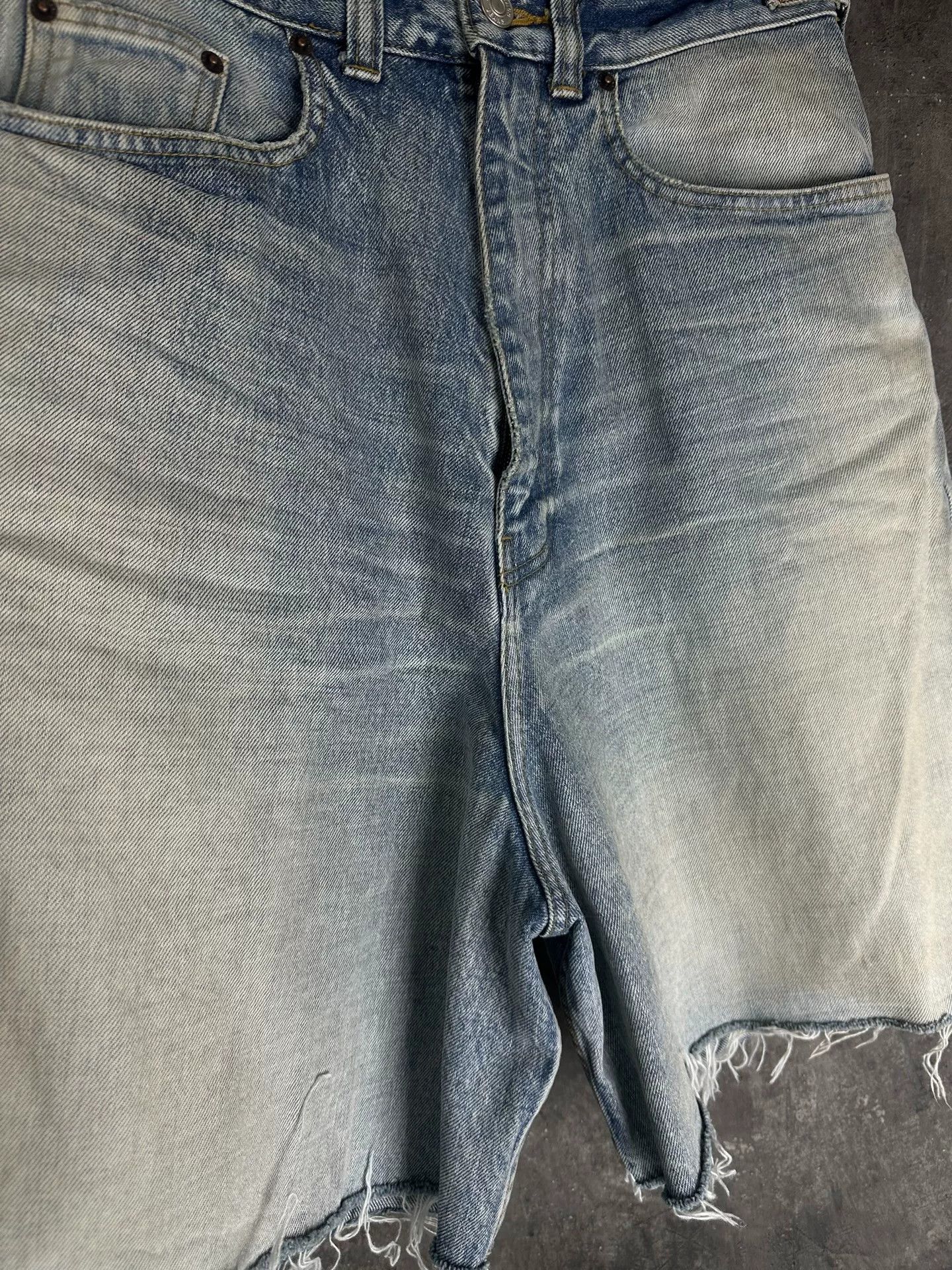 Balenciaga Balenciaga Distressed Denim Shorts XS Size US 28 / EU 44 - 3 Thumbnail