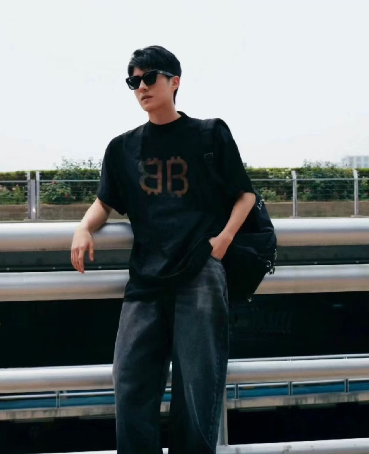 Balenciaga Balenciaga BB Bitcoin Logo T-Shirt Size 2 Size US M / EU 48-50 / 2 - 6 Thumbnail